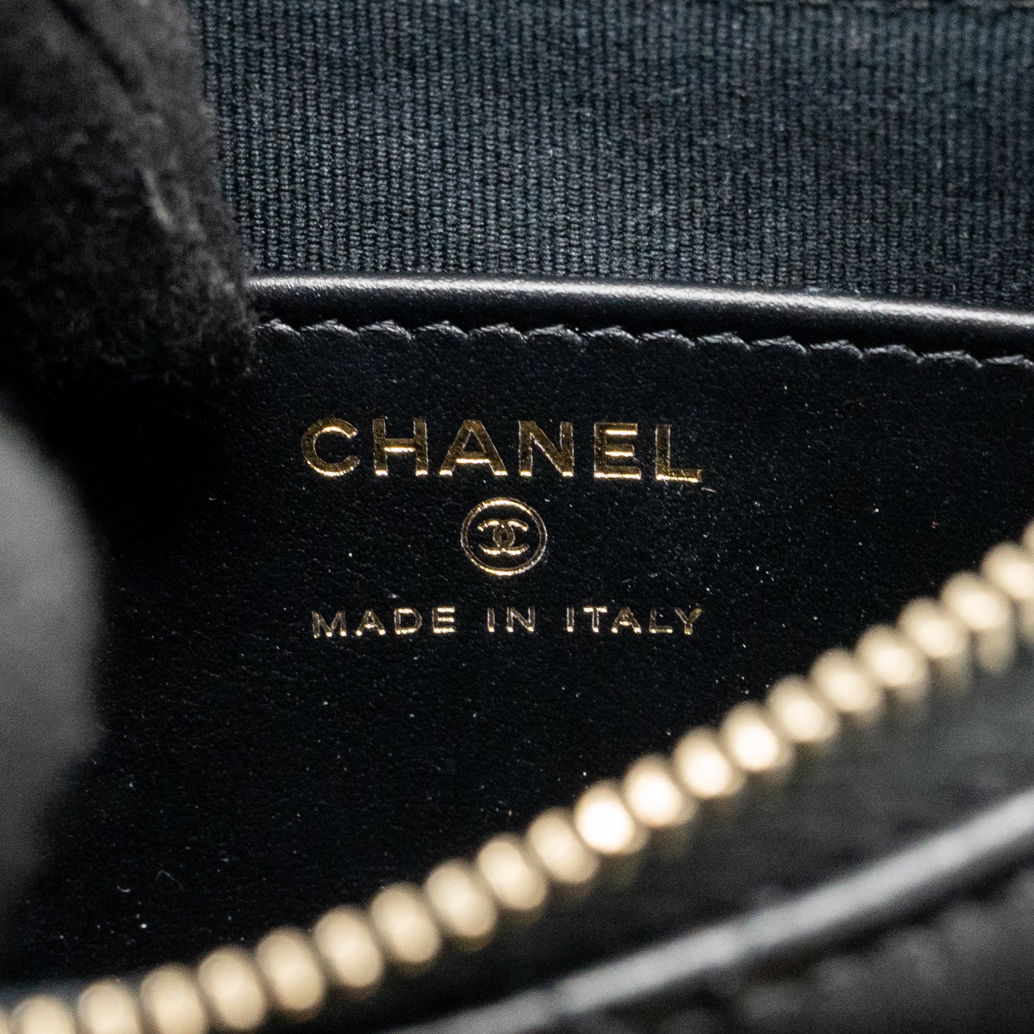 chanel-23k-small-19-hobo-shoulder-bag-calfskin-black-ghw-microchip-copy