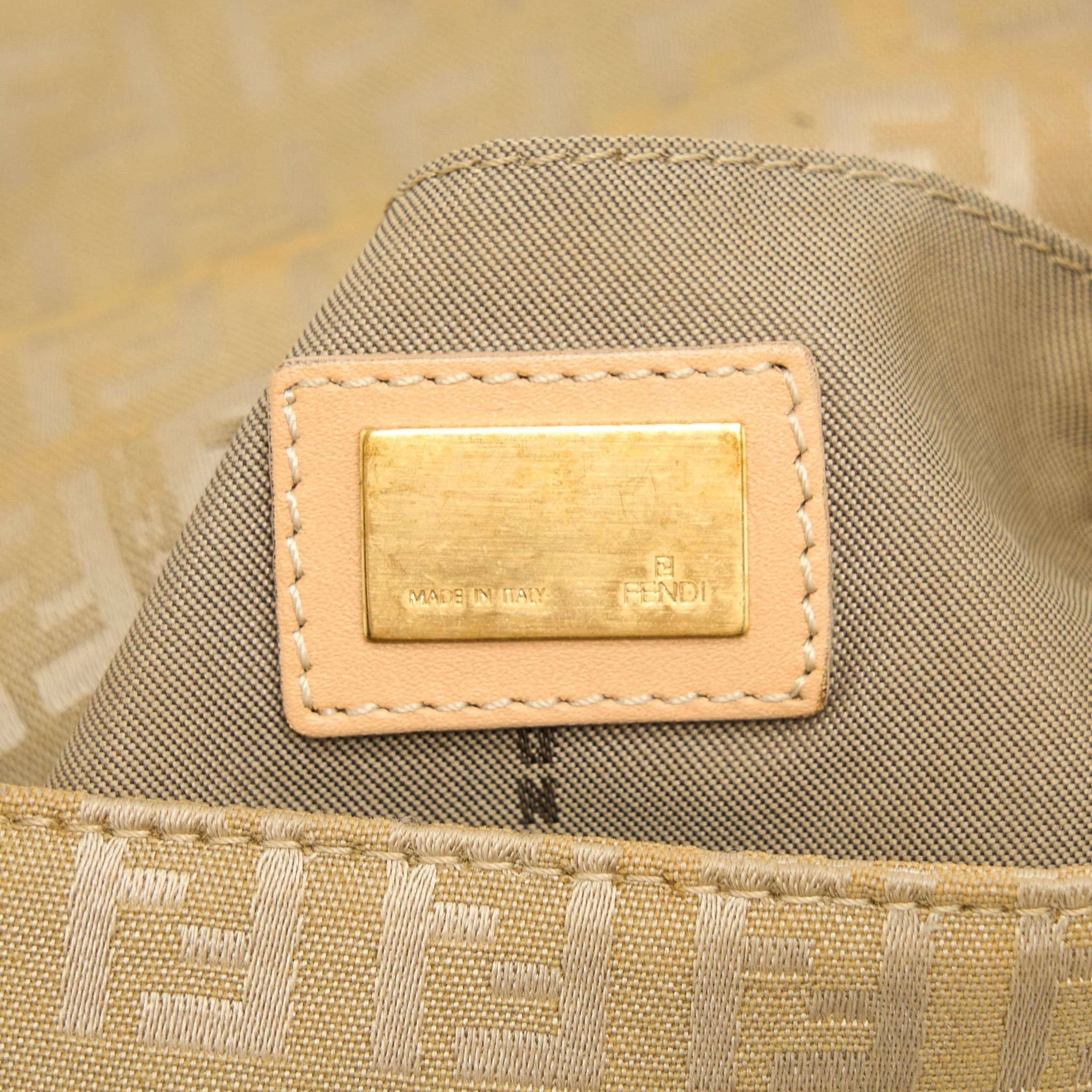 fendi-mini-mamma-baguette-canvas-beige-ghw