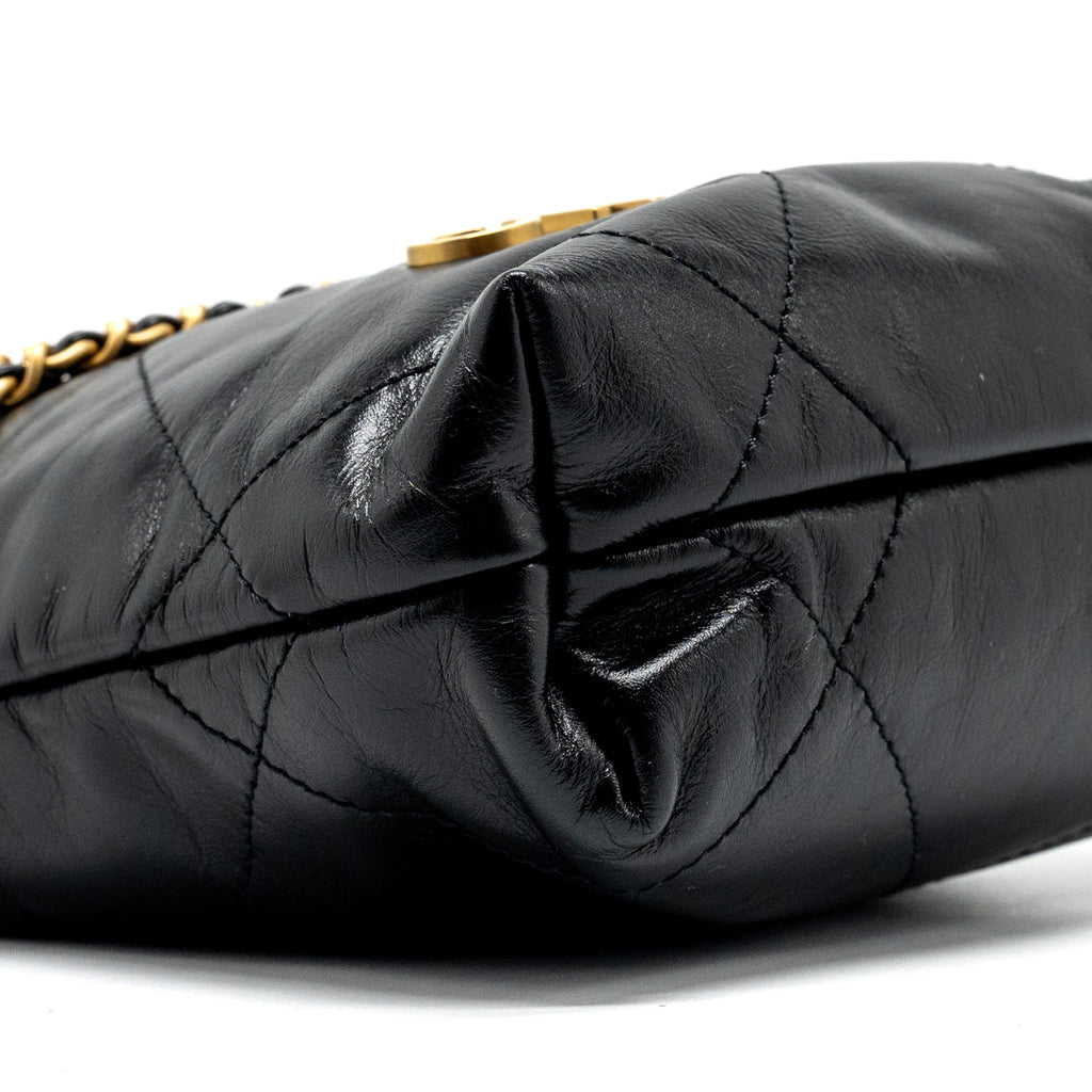 chanel-mini-22-bag-shiny-calfskin-black-ghwmicrochip-1
