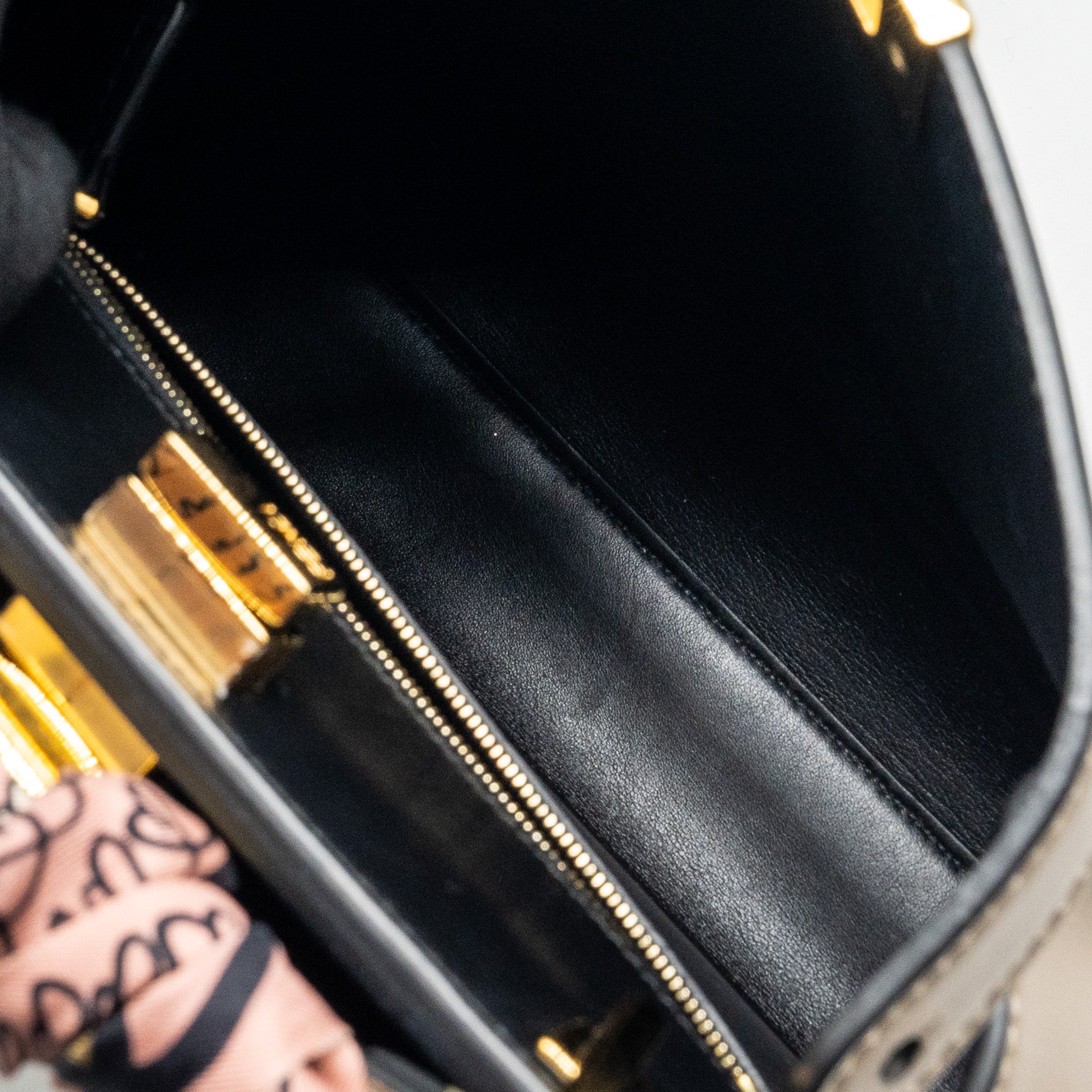 fendi-peekaboo-handle-bag-calfskin-dove-black-ghw