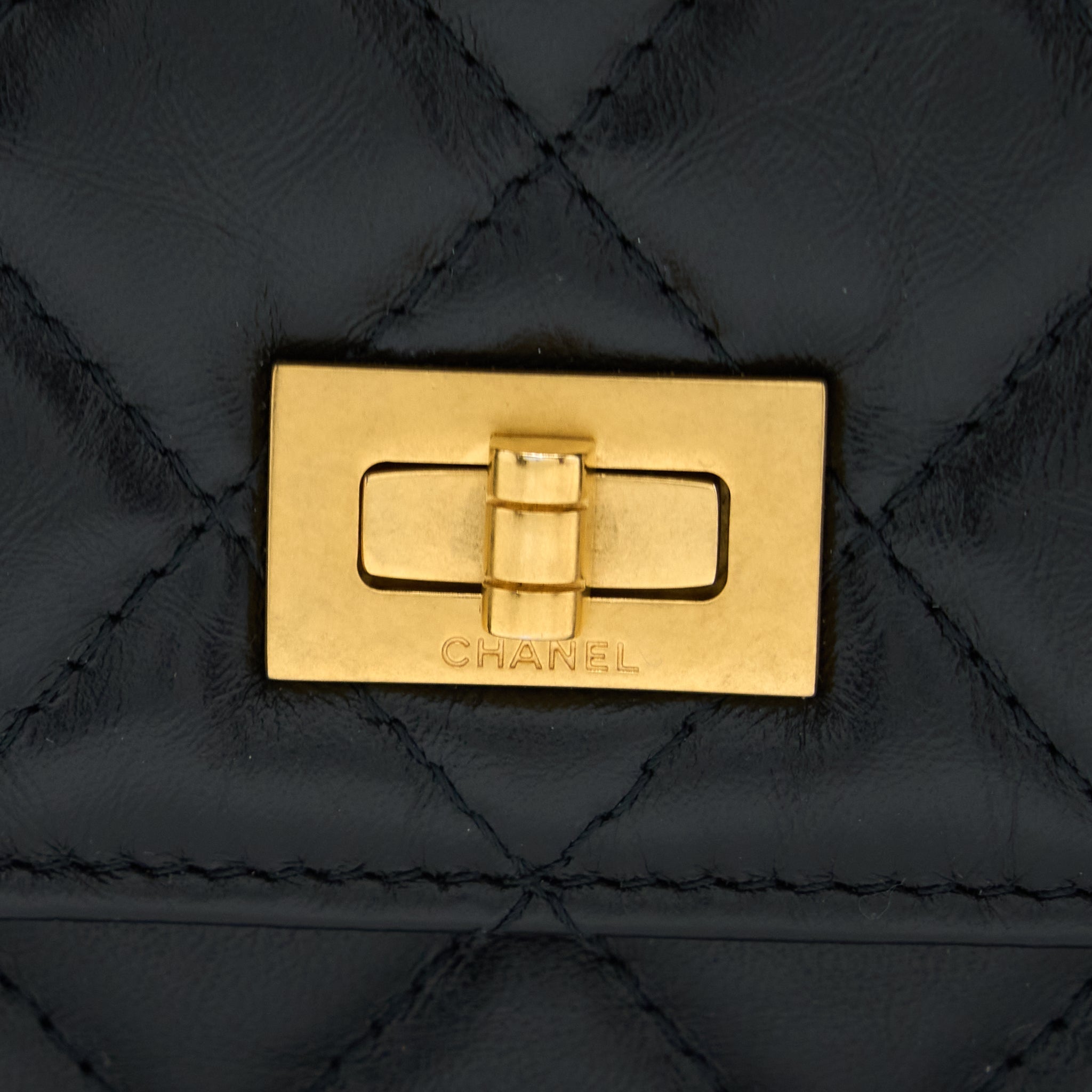 chanel-2-55-reissue-wallet-on-chain-aged-calfskin-black-ghw