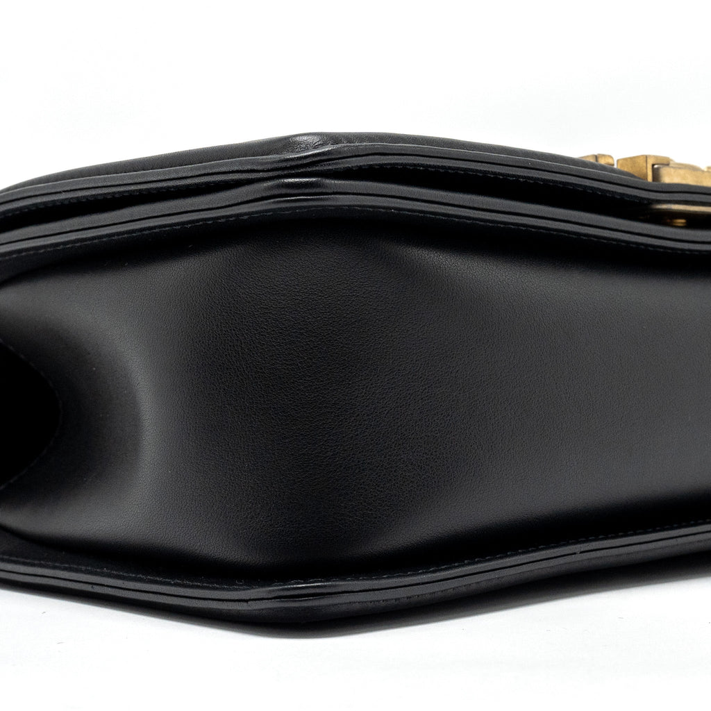 chanel-medium-boy-bag-smooth-calfskin-black-ghw