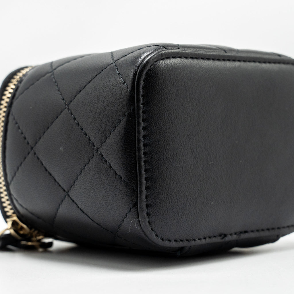 chanel-pearl-crush-mini-vanity-case-lambskin-black-ghw-copy