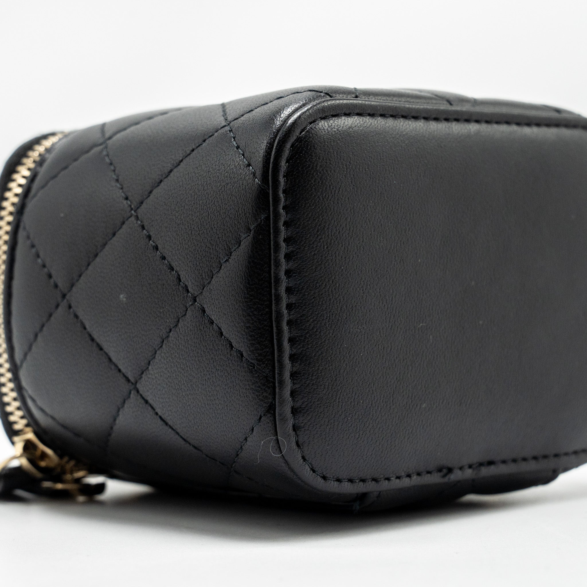 chanel-pearl-crush-mini-vanity-case-lambskin-black-ghw-copy