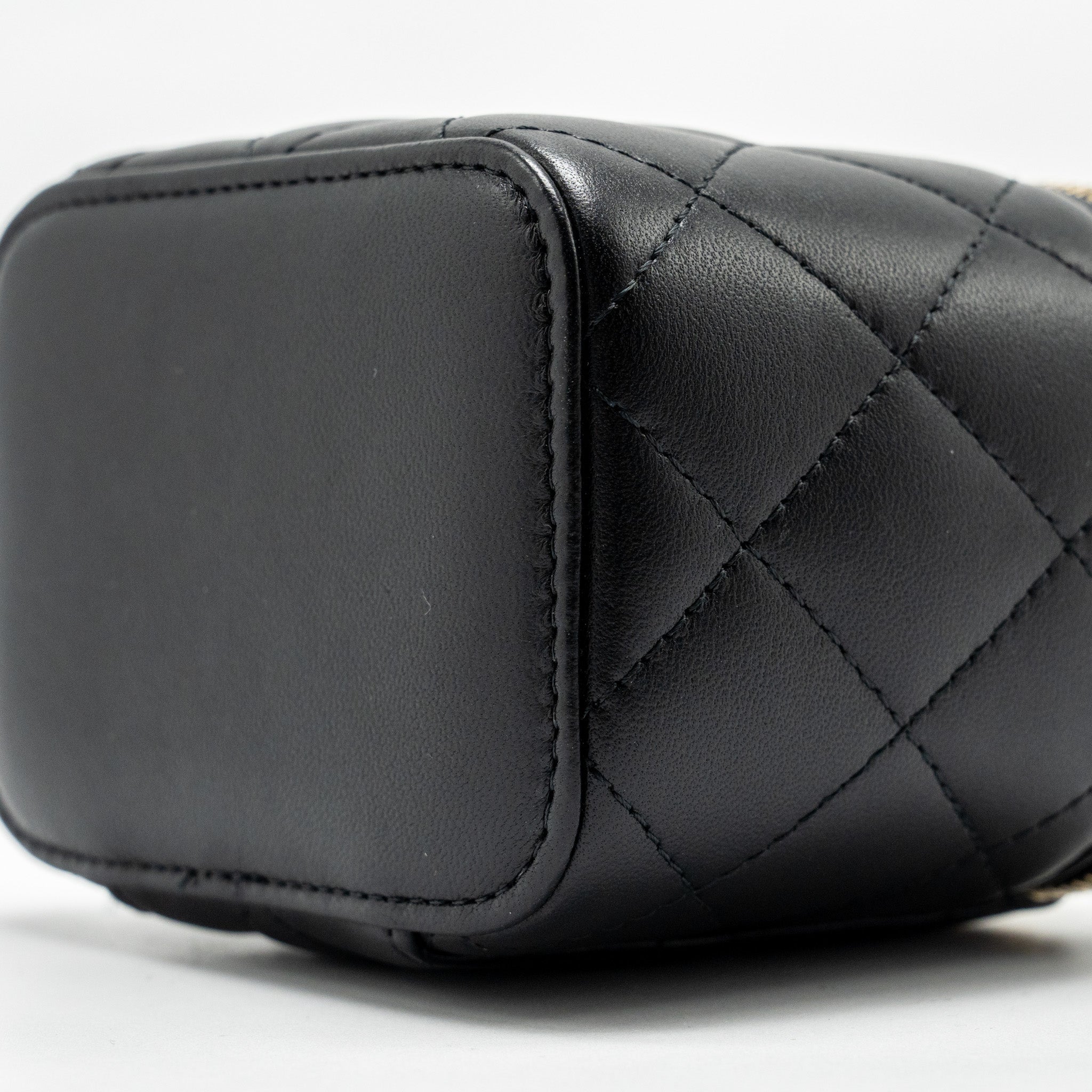 chanel-pearl-crush-mini-vanity-case-lambskin-black-ghw-copy