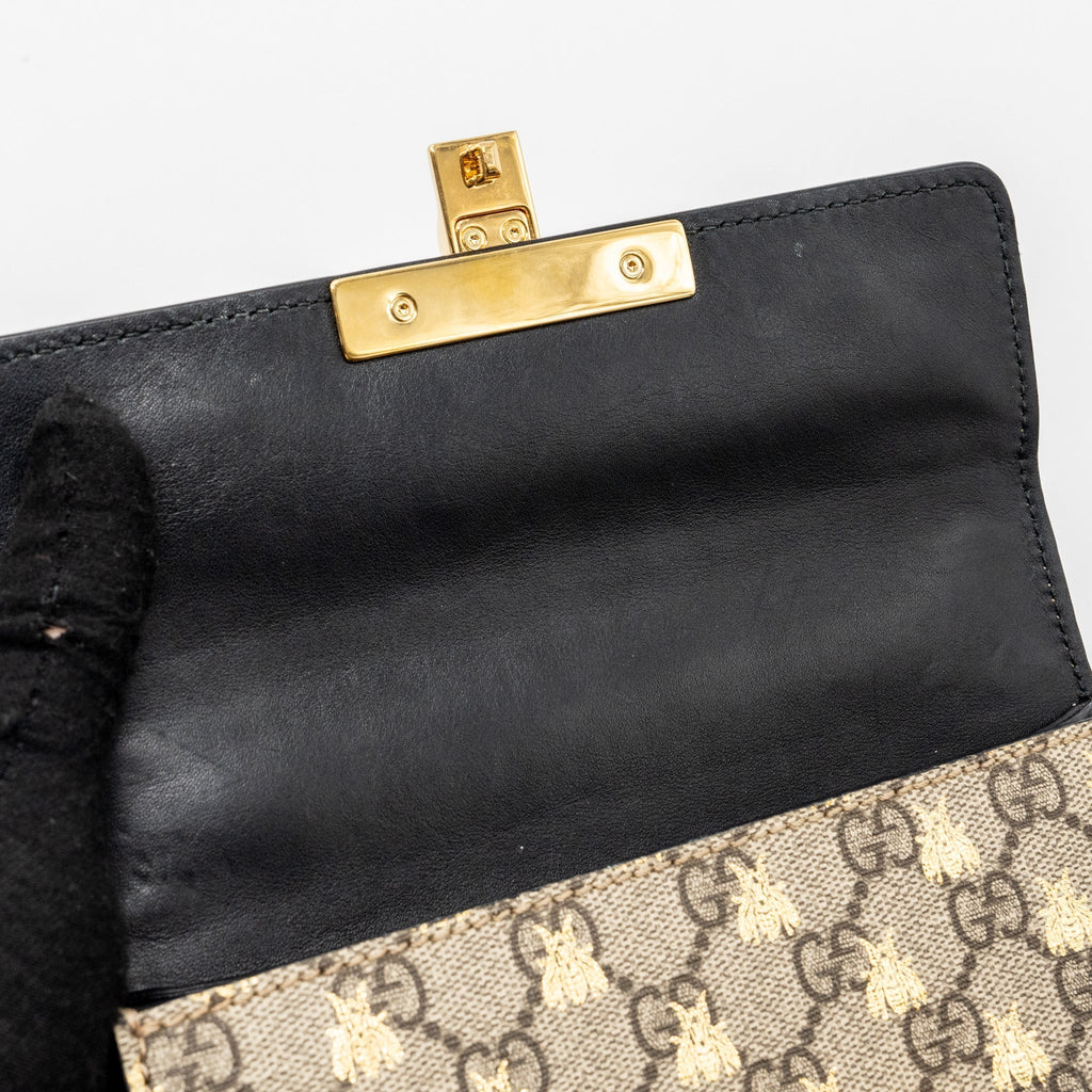 gucci-small-padlock-chain-bag-gg-supreme-canvas-with-bee-print-beige-black-ghw