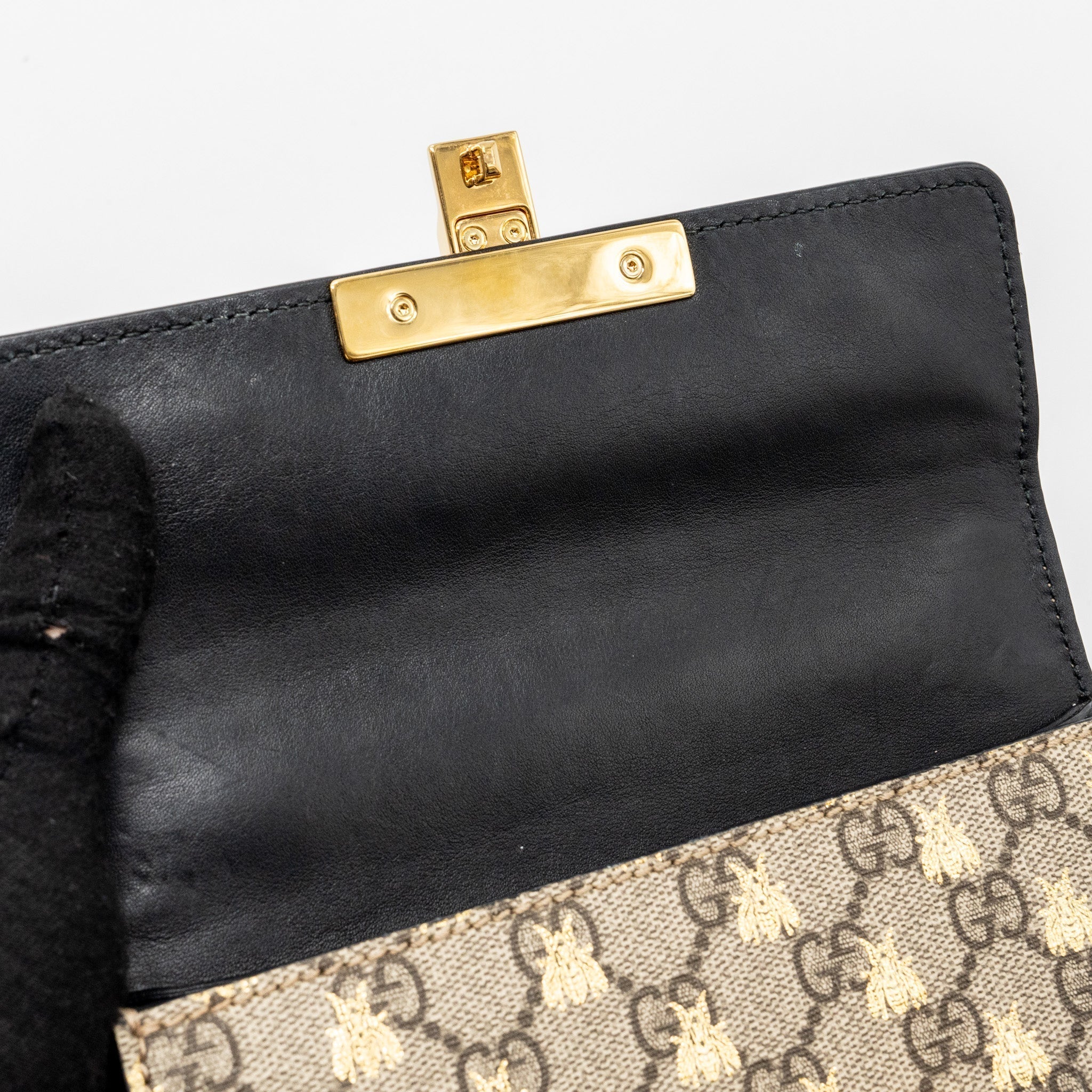 gucci-small-padlock-chain-bag-gg-supreme-canvas-with-bee-print-beige-black-ghw