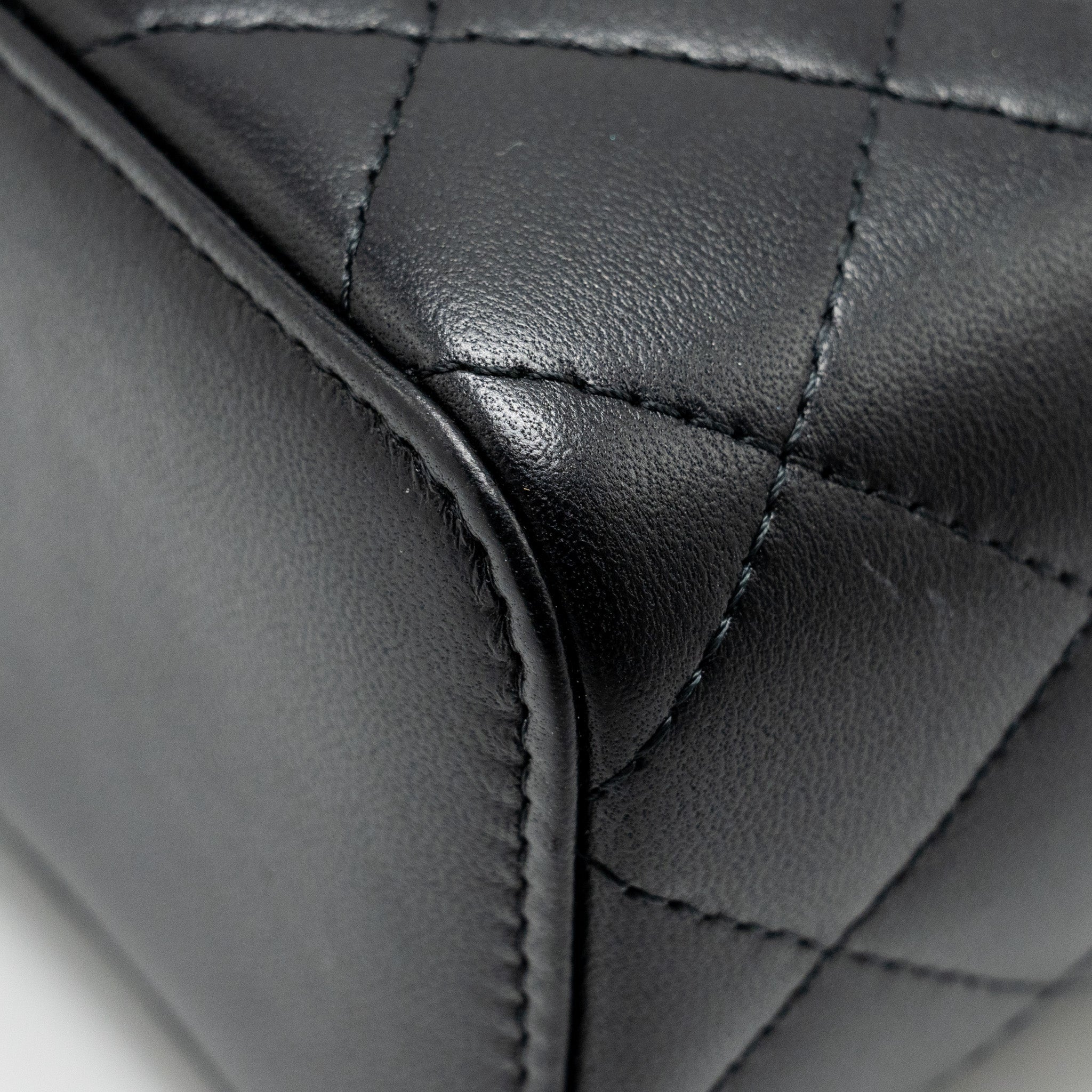 chanel-pearl-crush-mini-vanity-case-lambskin-black-ghw-copy