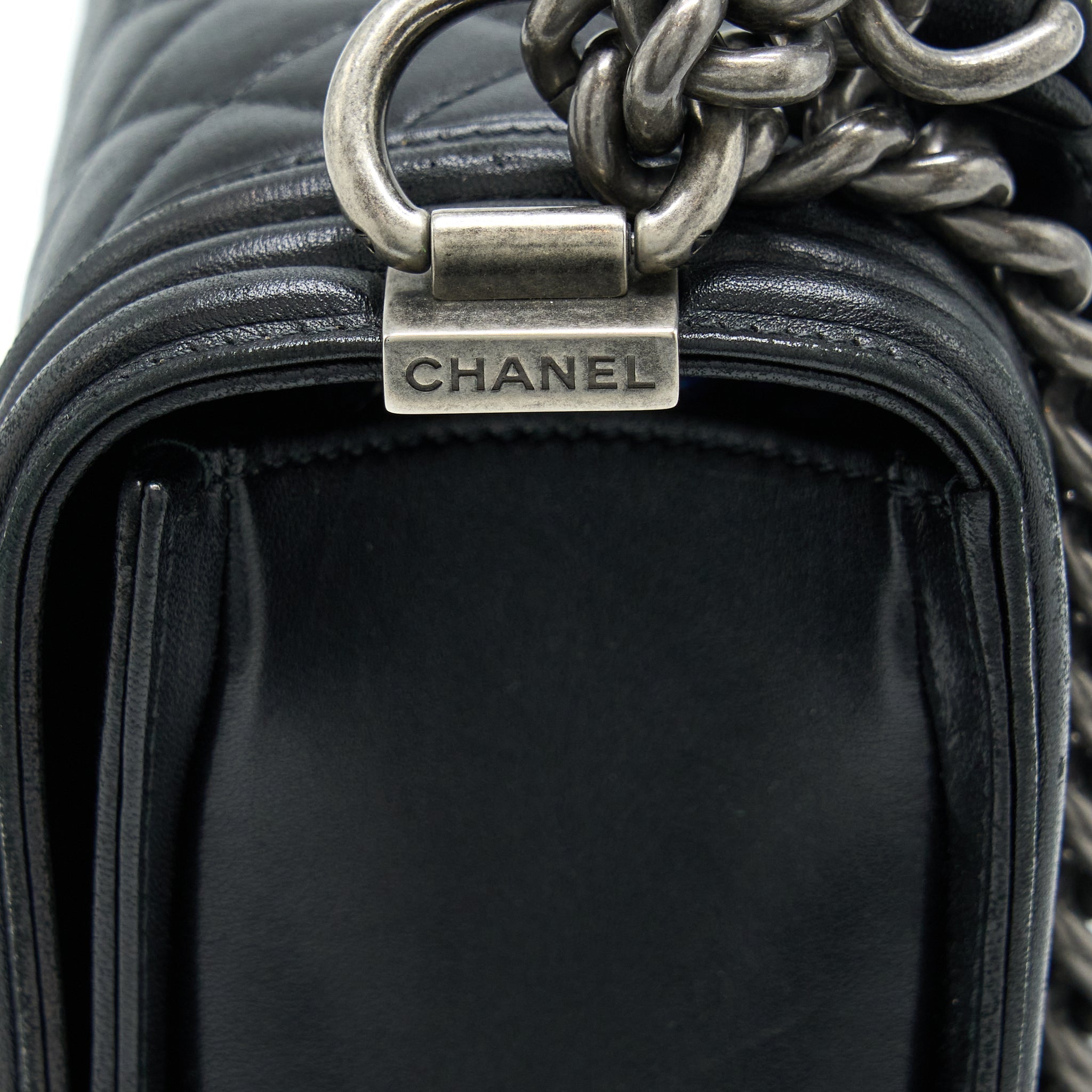 chanel-medium-boy-bag-lambskin-black-ruthenium-shw