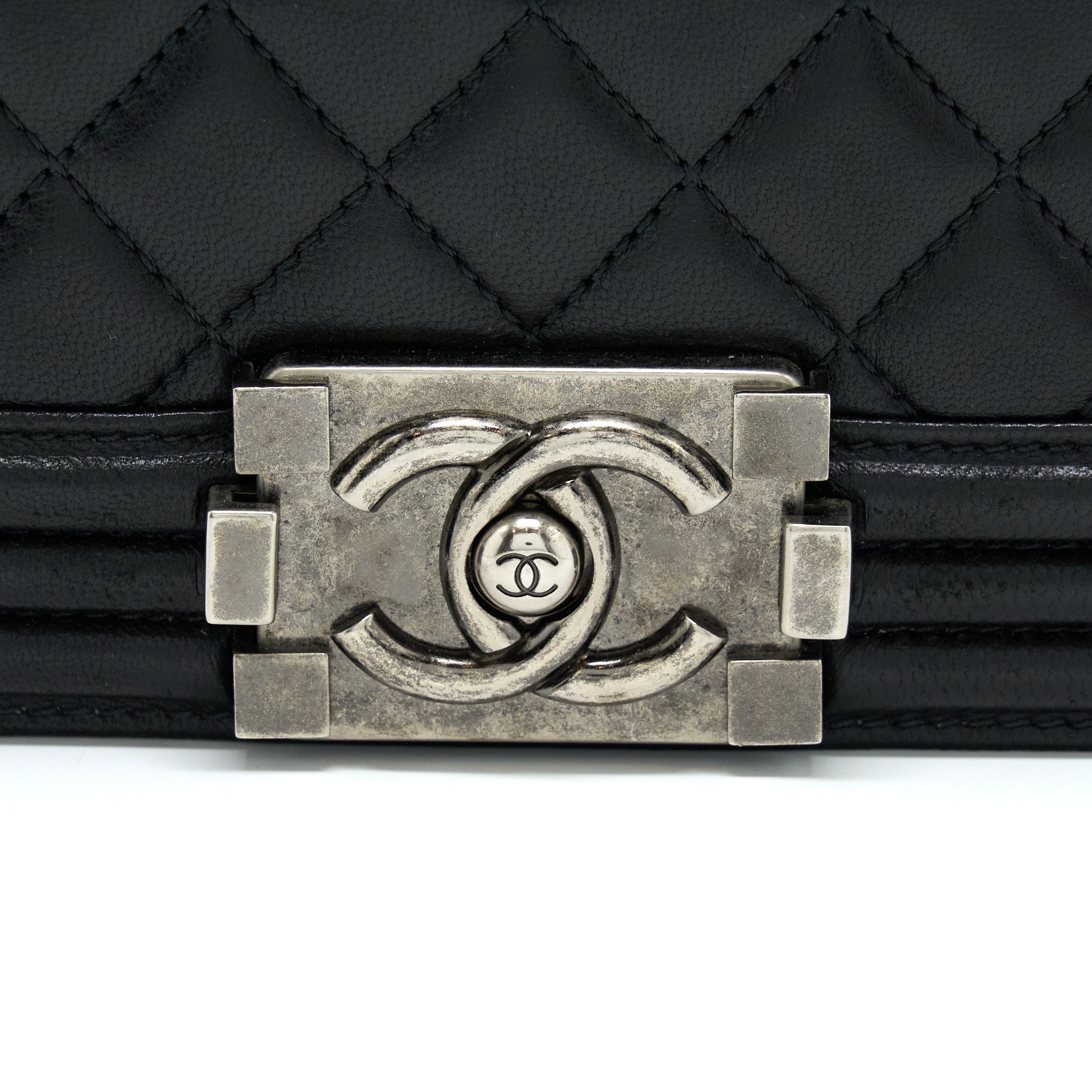 chanel-medium-boy-bag-lambskin-black-ruthenium-shw