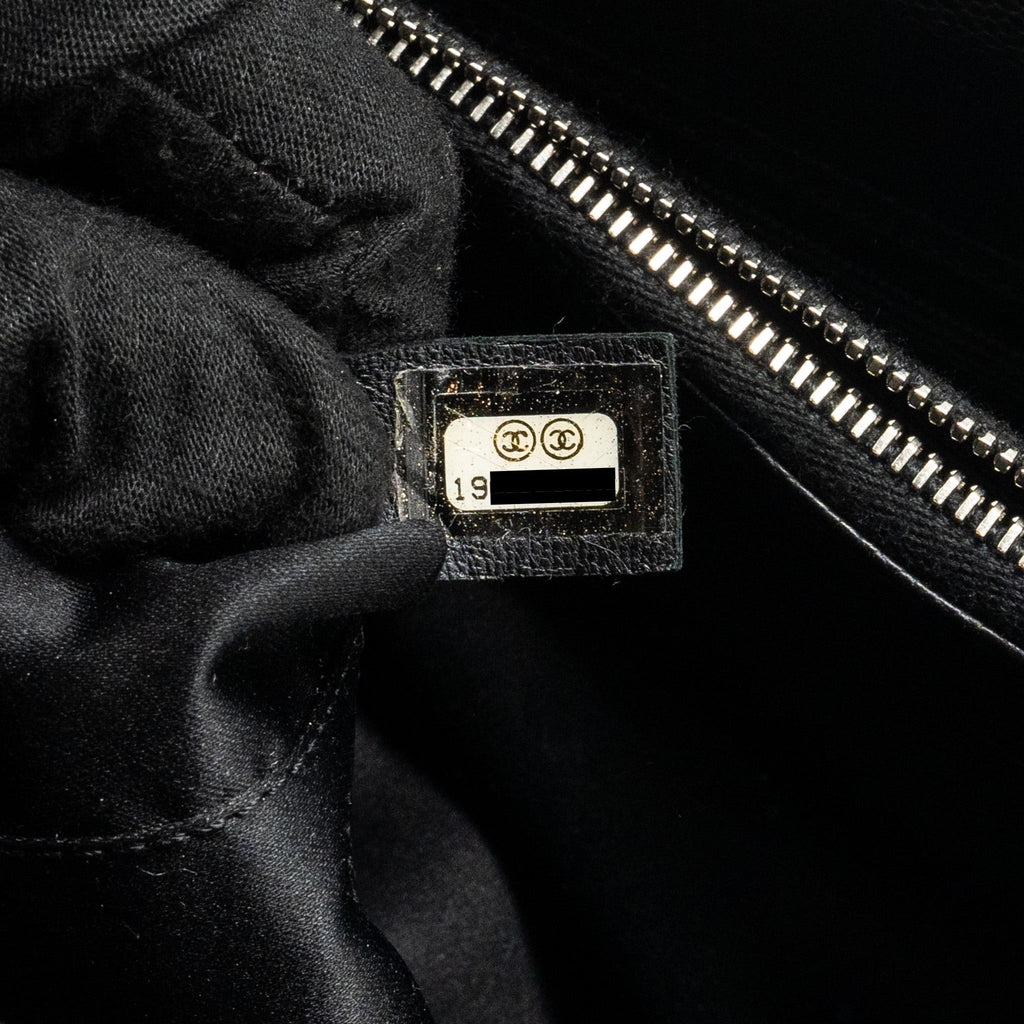 chanel-grand-shopping-tote-bag-caviar-black-shw-3