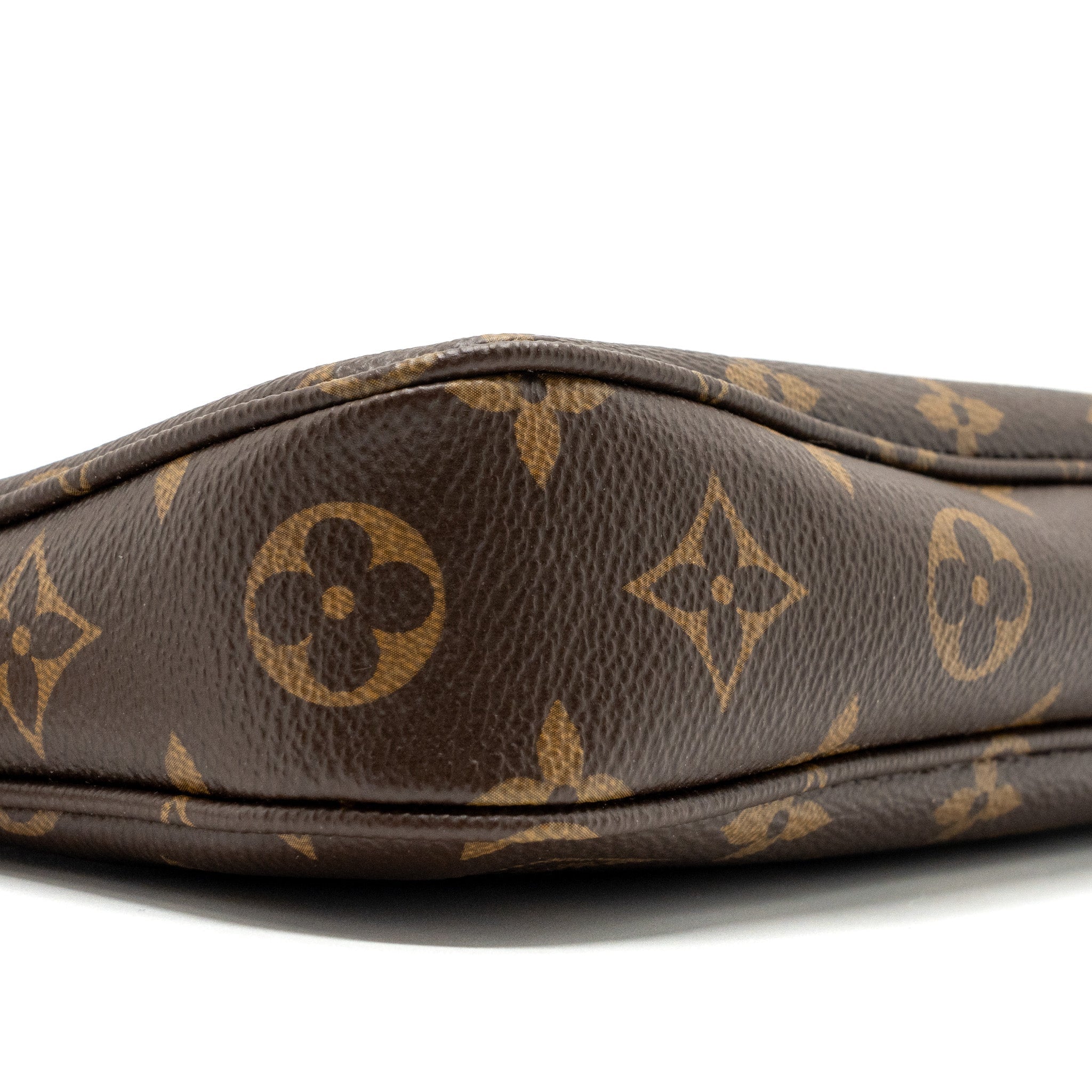 louis-vuitton-mini-pochette-accessories-monogram-canvas-ghw-5
