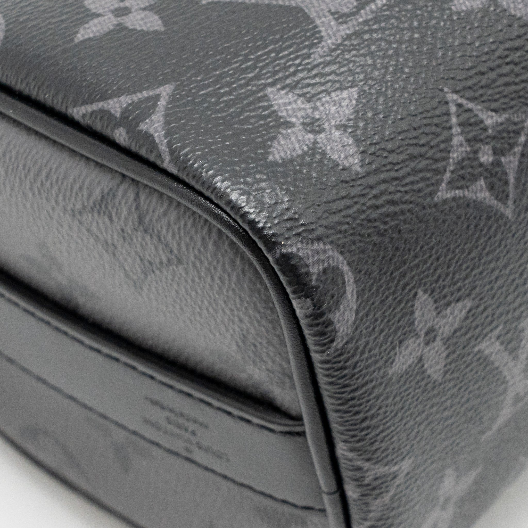 louis-vuitton-keepall-bandouliere-25-monogram-eclipse-shw