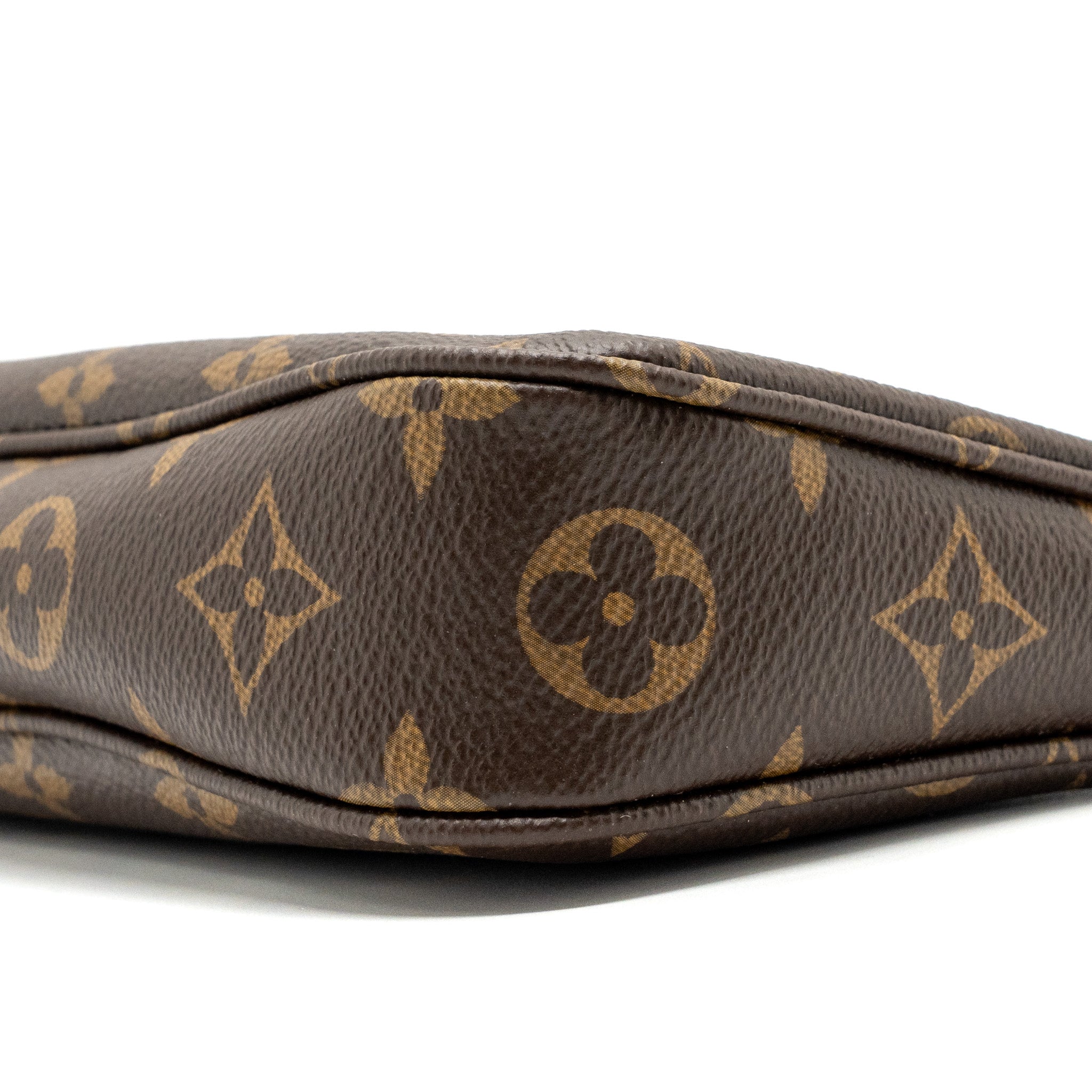 louis-vuitton-mini-pochette-accessories-monogram-canvas-ghw-5