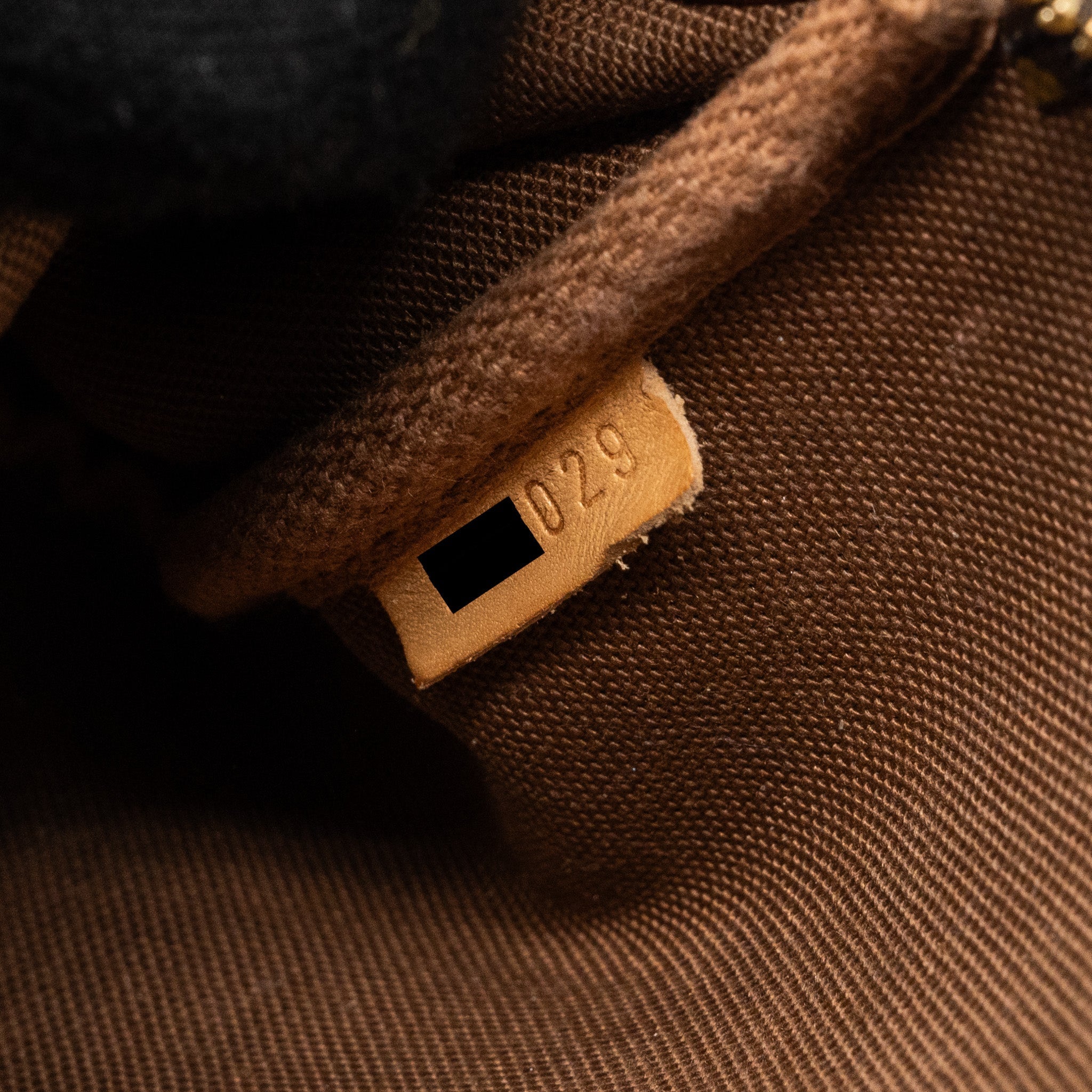 louis-vuitton-eva-pouch-monogram-canvas-ghw
