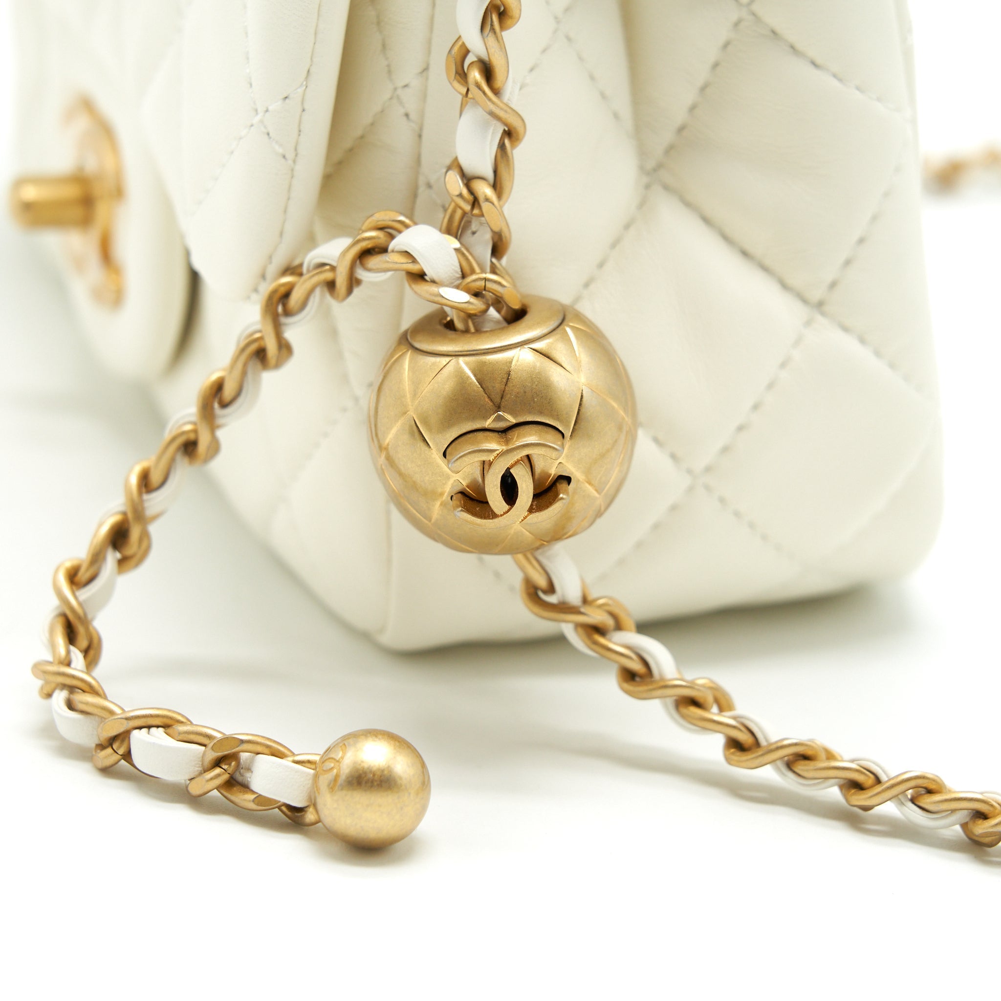 chanel-22c-pearl-crush-mini-square-flap-bag-lambskin-white-ghw-microchip