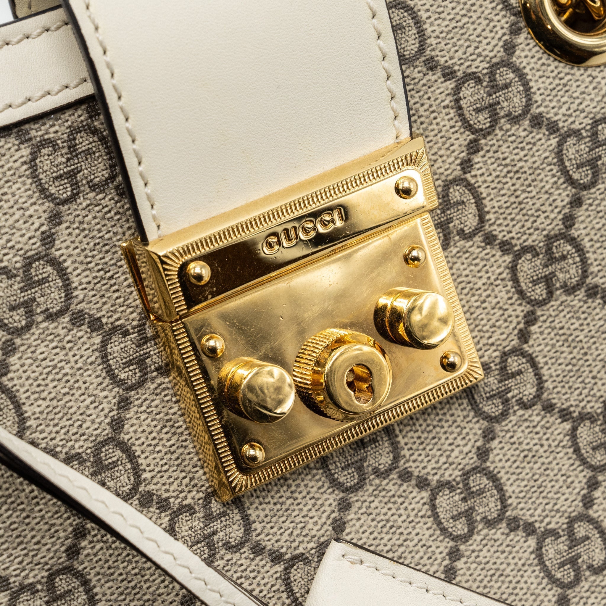 gucci-padlock-small-shoulder-bag-gg-supreme-canvas-white-ghw