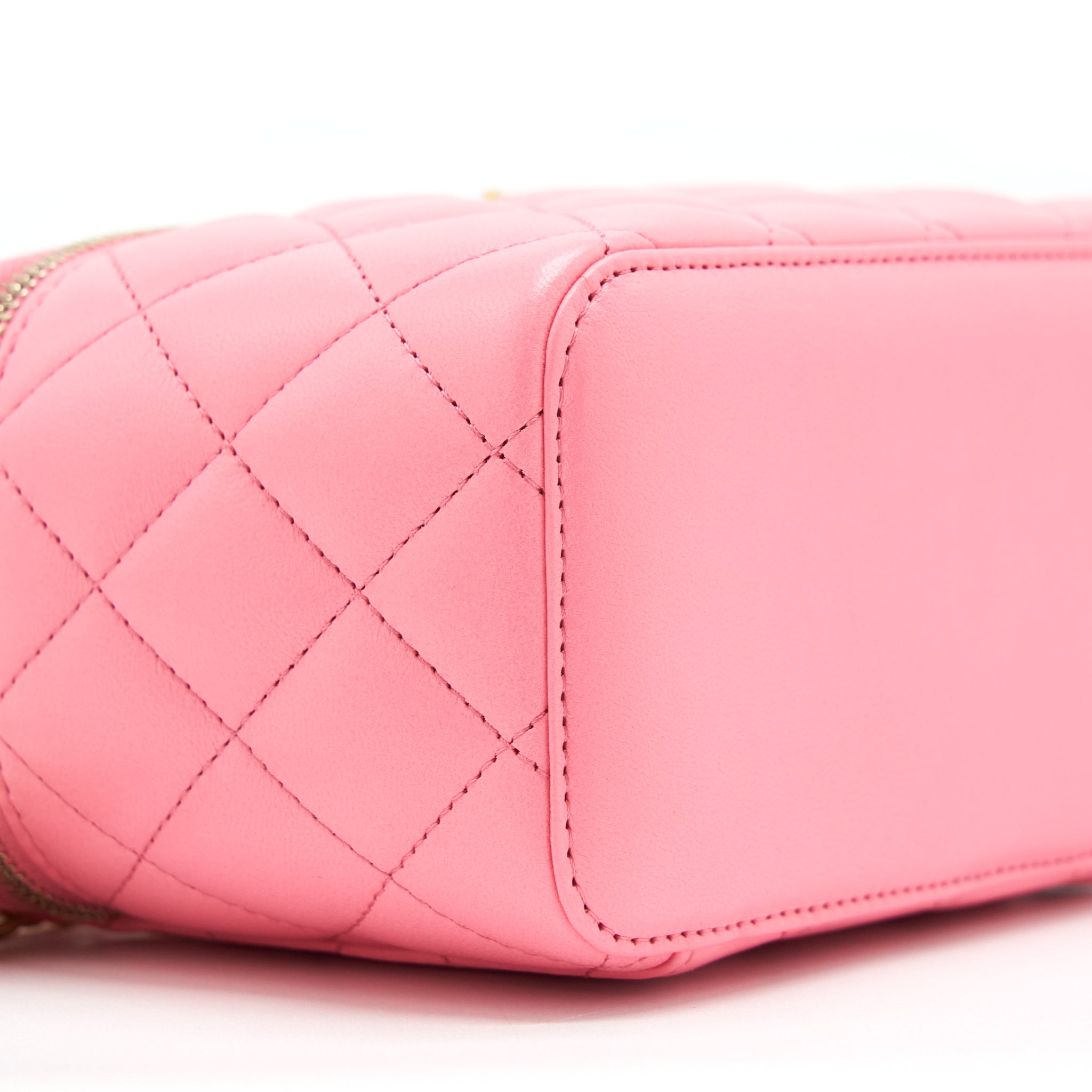 chanel-22s-pearl-crush-long-vanity-with-chain-lambskin-pink-ghw