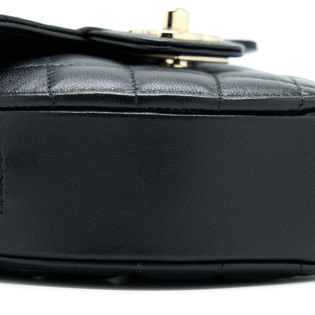 chanel-22s-heart-belt-bag-lambskin-black-lghw-6