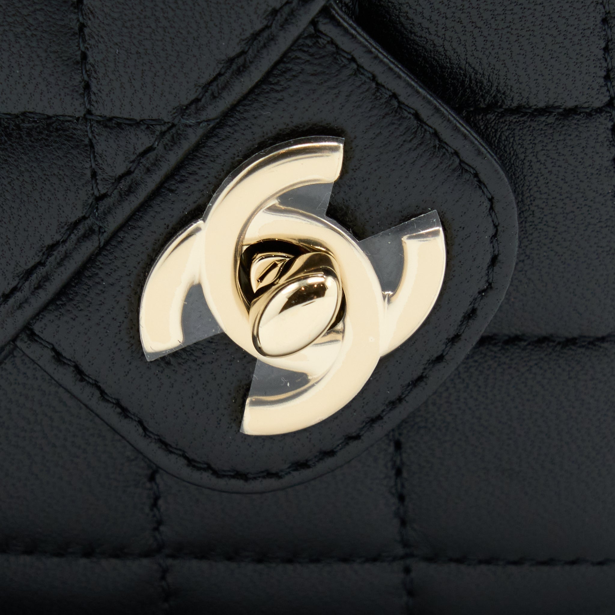 chanel-22s-heart-belt-bag-lambskin-black-lghw-6