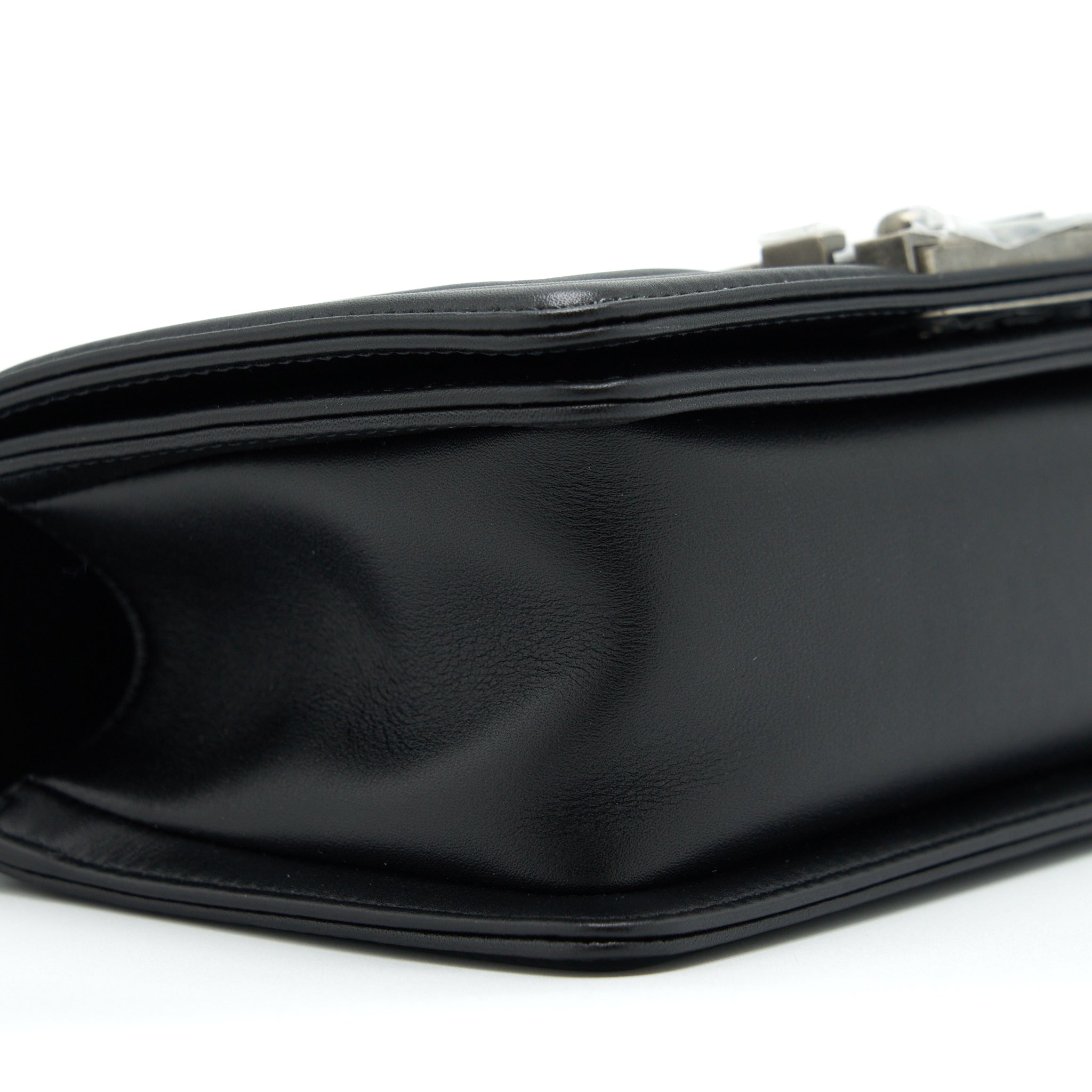 chanel-small-boy-calfskin-black-ruthenium-sliver-hardware-1