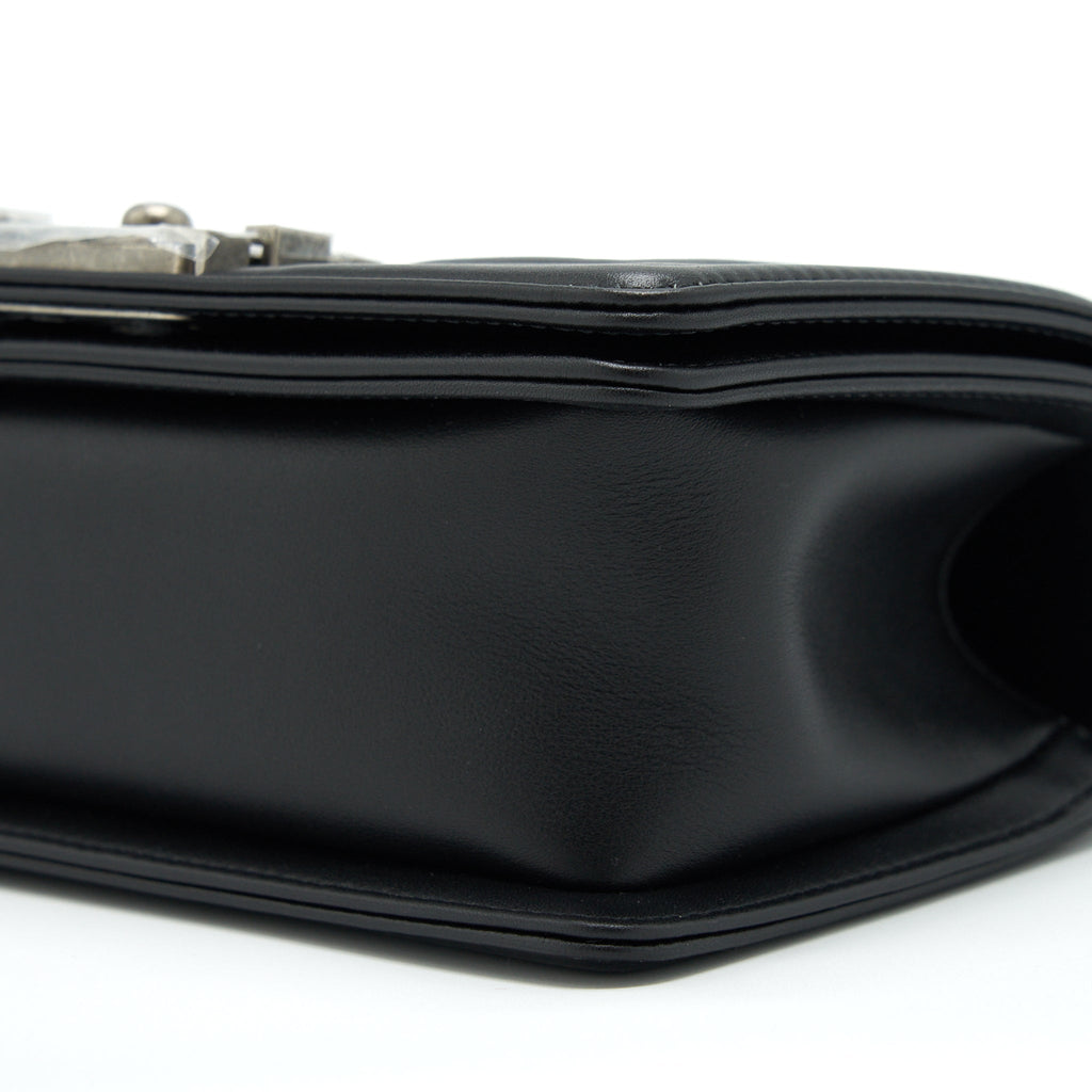 chanel-small-boy-calfskin-black-ruthenium-sliver-hardware-1
