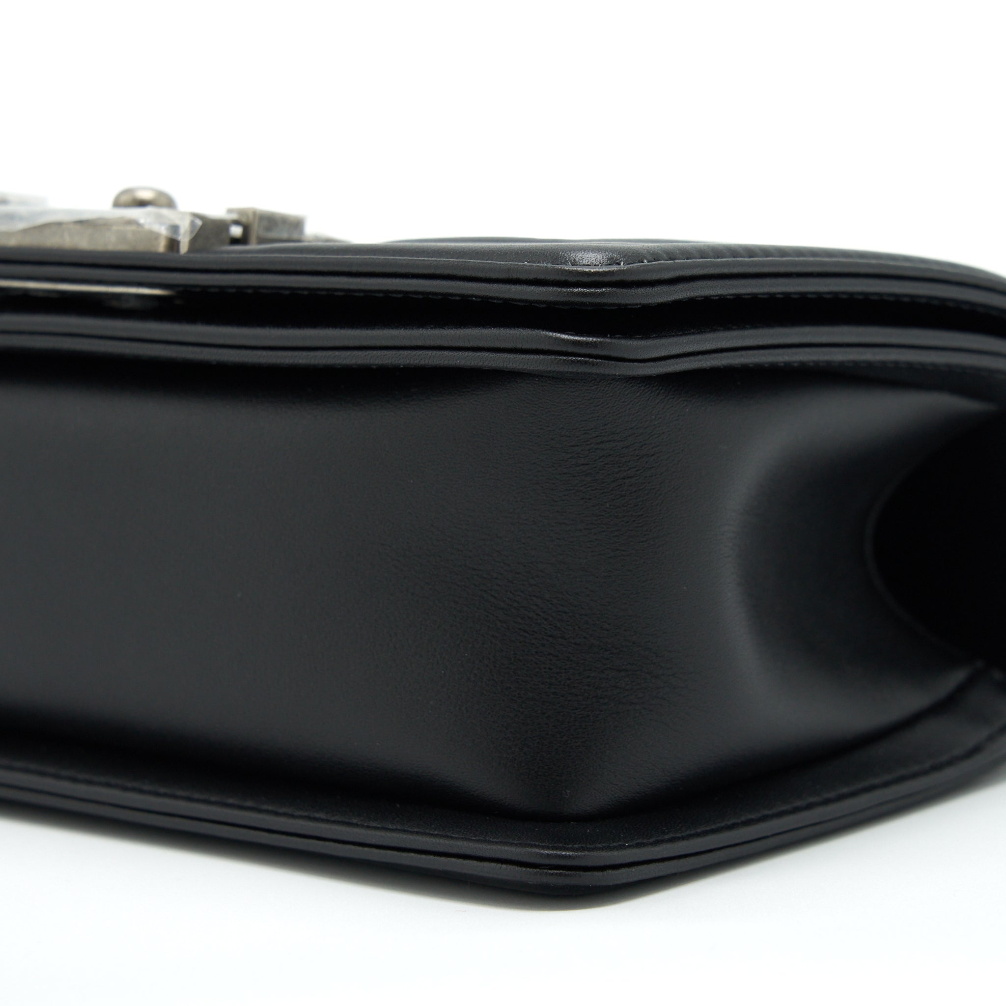 chanel-small-boy-calfskin-black-ruthenium-sliver-hardware-1