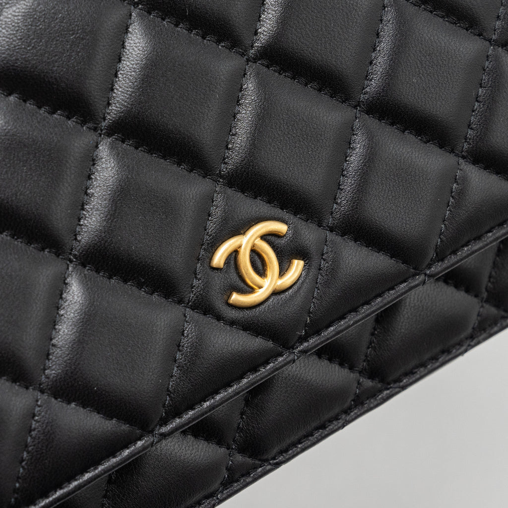 chanel-coco-heart-wallet-on-chain-lambskin-blackmicrochip