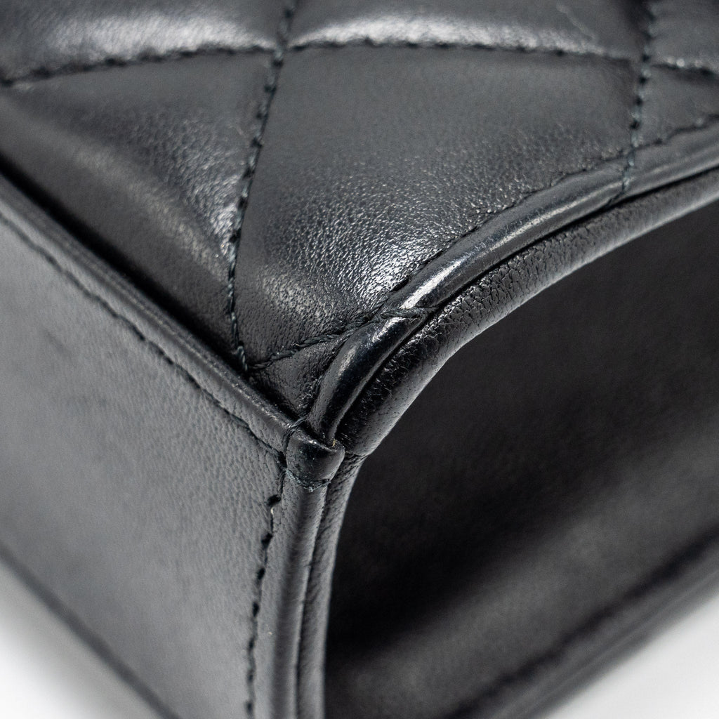 chanel-22b-top-handle-mini-flap-clutch-black-lambskin-ghw-microchip