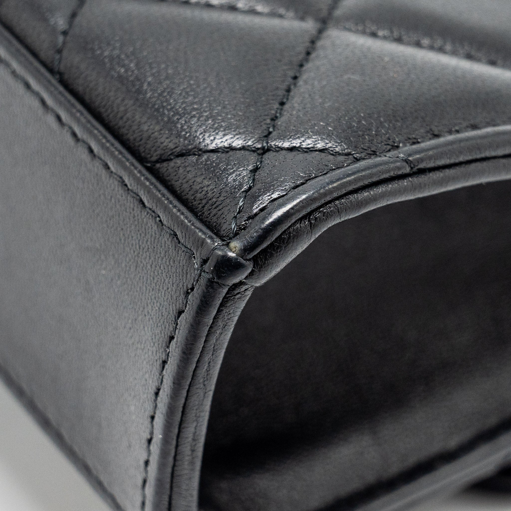 chanel-22b-top-handle-mini-flap-clutch-black-lambskin-ghw-microchip
