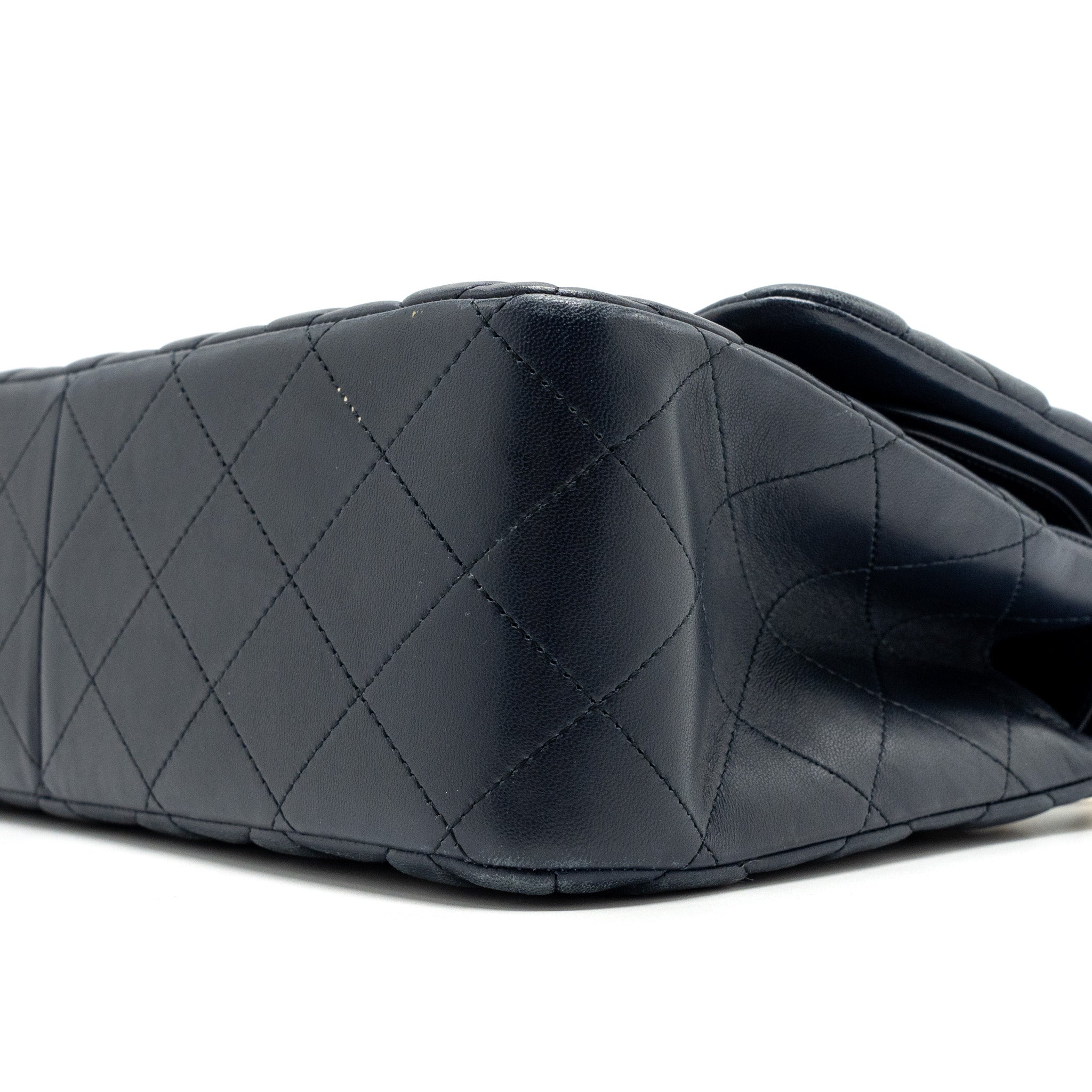 chanel-jumbo-classic-double-flap-lambskin-navy-ghw