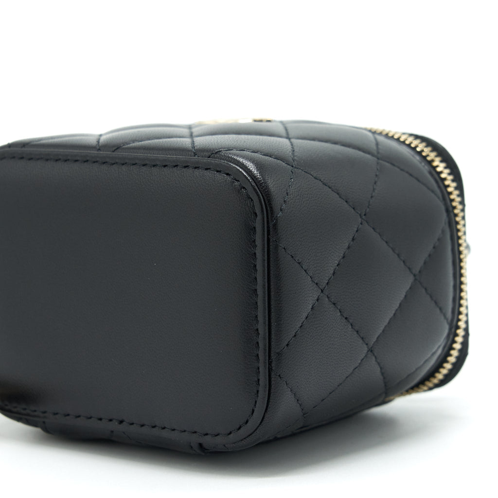 copy-of-chanel-22p-top-handle-mini-vanity-with-chain-and-mirror-lambskin-black-lghw