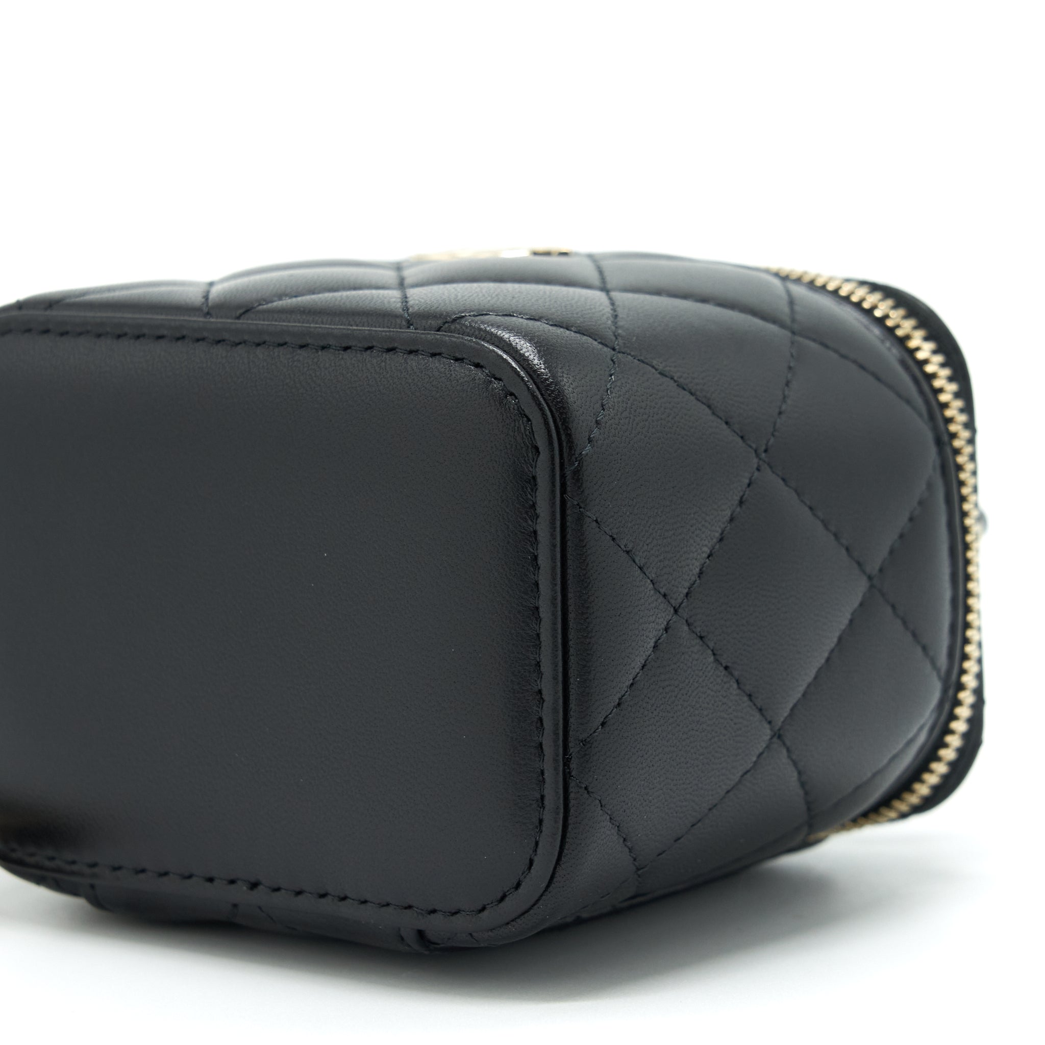 copy-of-chanel-22p-top-handle-mini-vanity-with-chain-and-mirror-lambskin-black-lghw