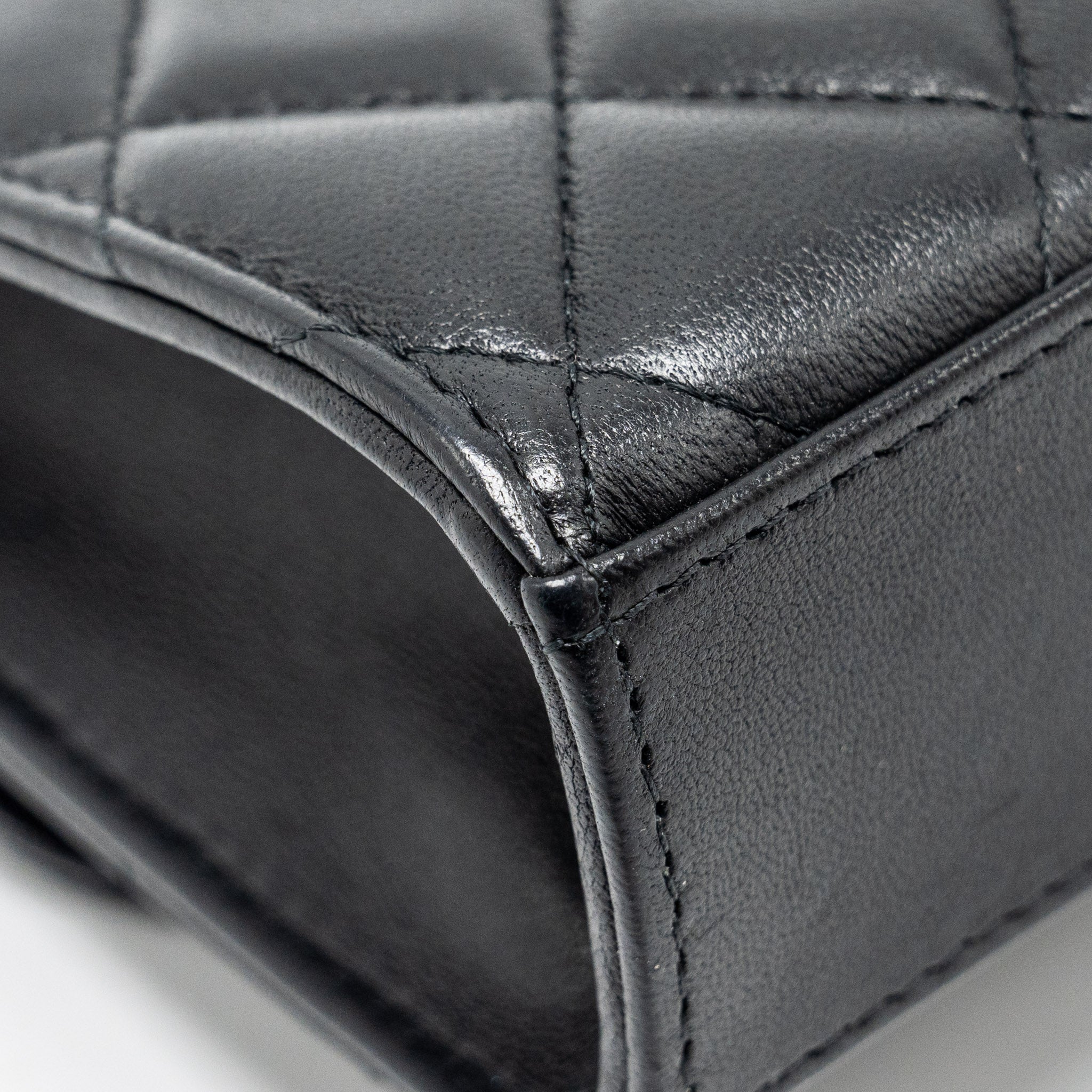chanel-22b-top-handle-mini-flap-clutch-black-lambskin-ghw-microchip