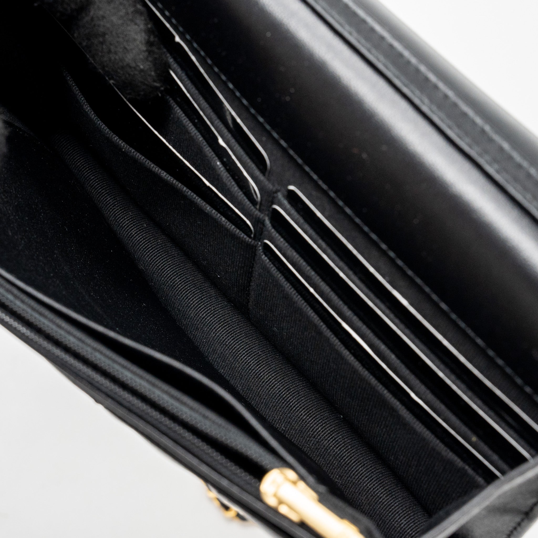 chanel-coco-heart-wallet-on-chain-lambskin-blackmicrochip