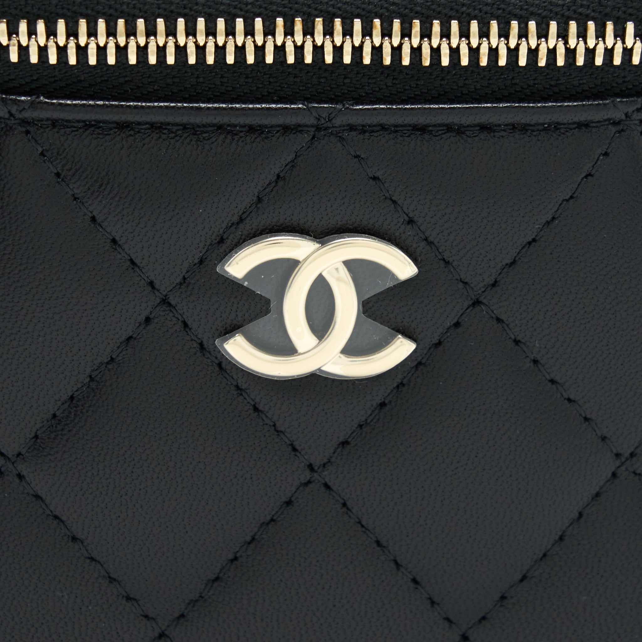 copy-of-chanel-22p-top-handle-mini-vanity-with-chain-and-mirror-lambskin-black-lghw
