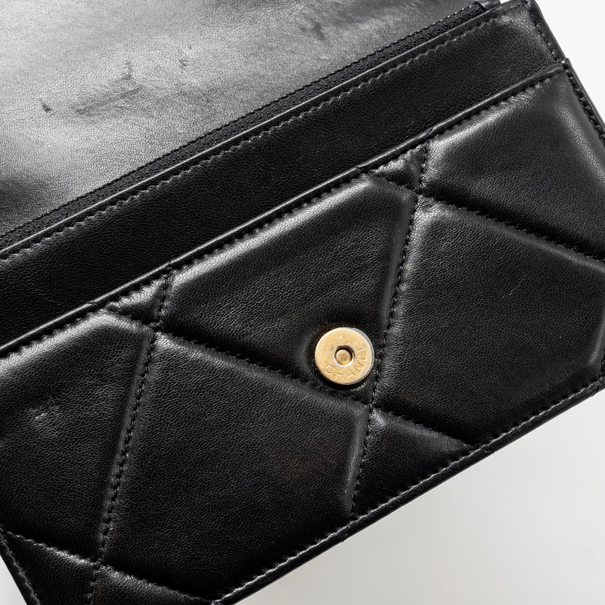 chanel-19-wallet-on-chain-lambskin-black-multicolour-hardware