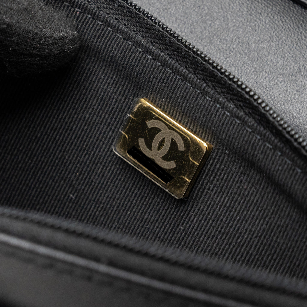 chanel-coco-heart-wallet-on-chain-lambskin-blackmicrochip