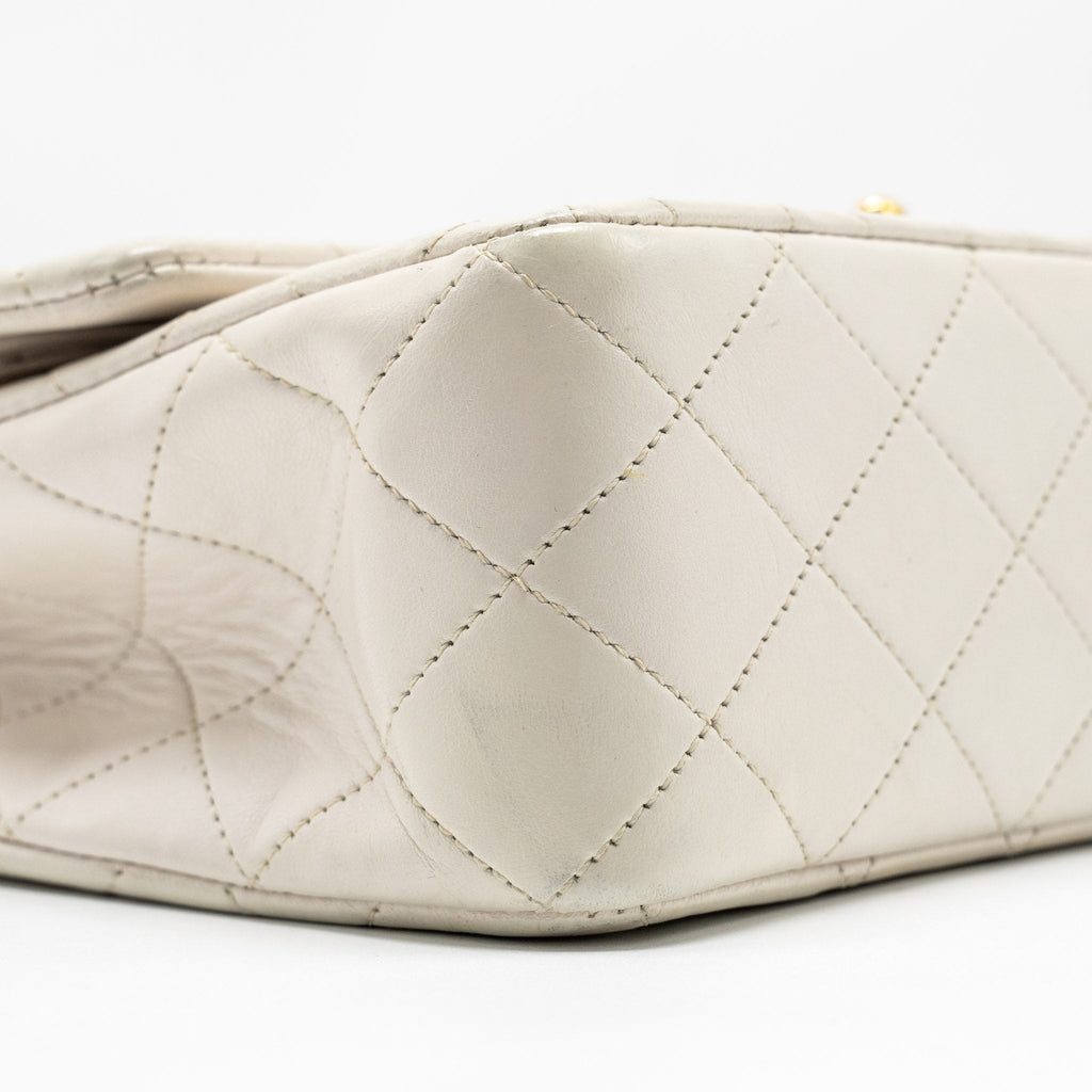 chanel-vintage-medium-classic-double-flap-bag-lambskin-white-ghw