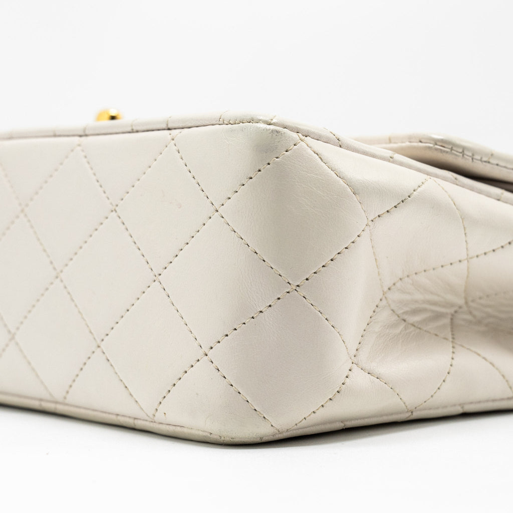 chanel-vintage-medium-classic-double-flap-bag-lambskin-white-ghw