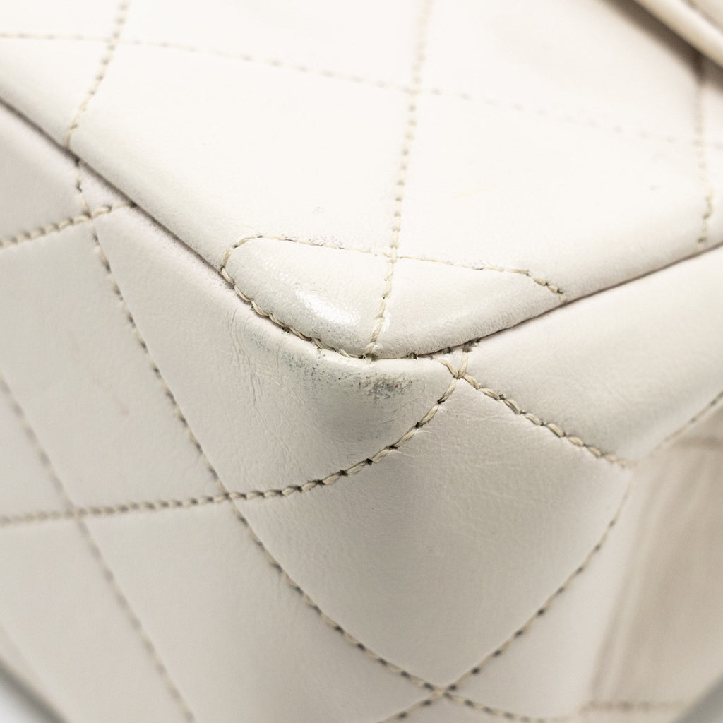 chanel-vintage-medium-classic-double-flap-bag-lambskin-white-ghw