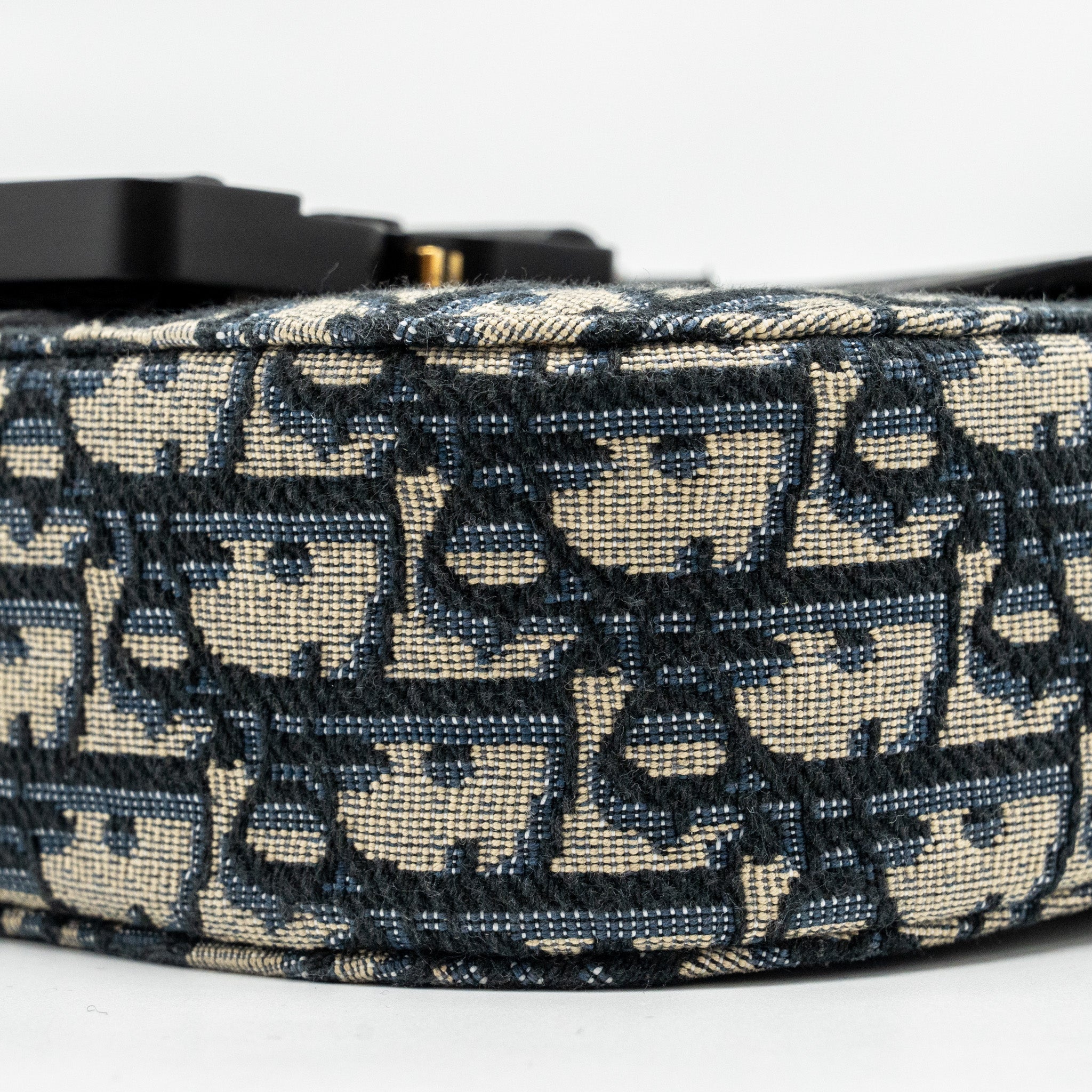 dior-homme-mini-saddle-messenger-bag-with-flap-oblique-jacquard-grained-calfskin-multicolour-hardware