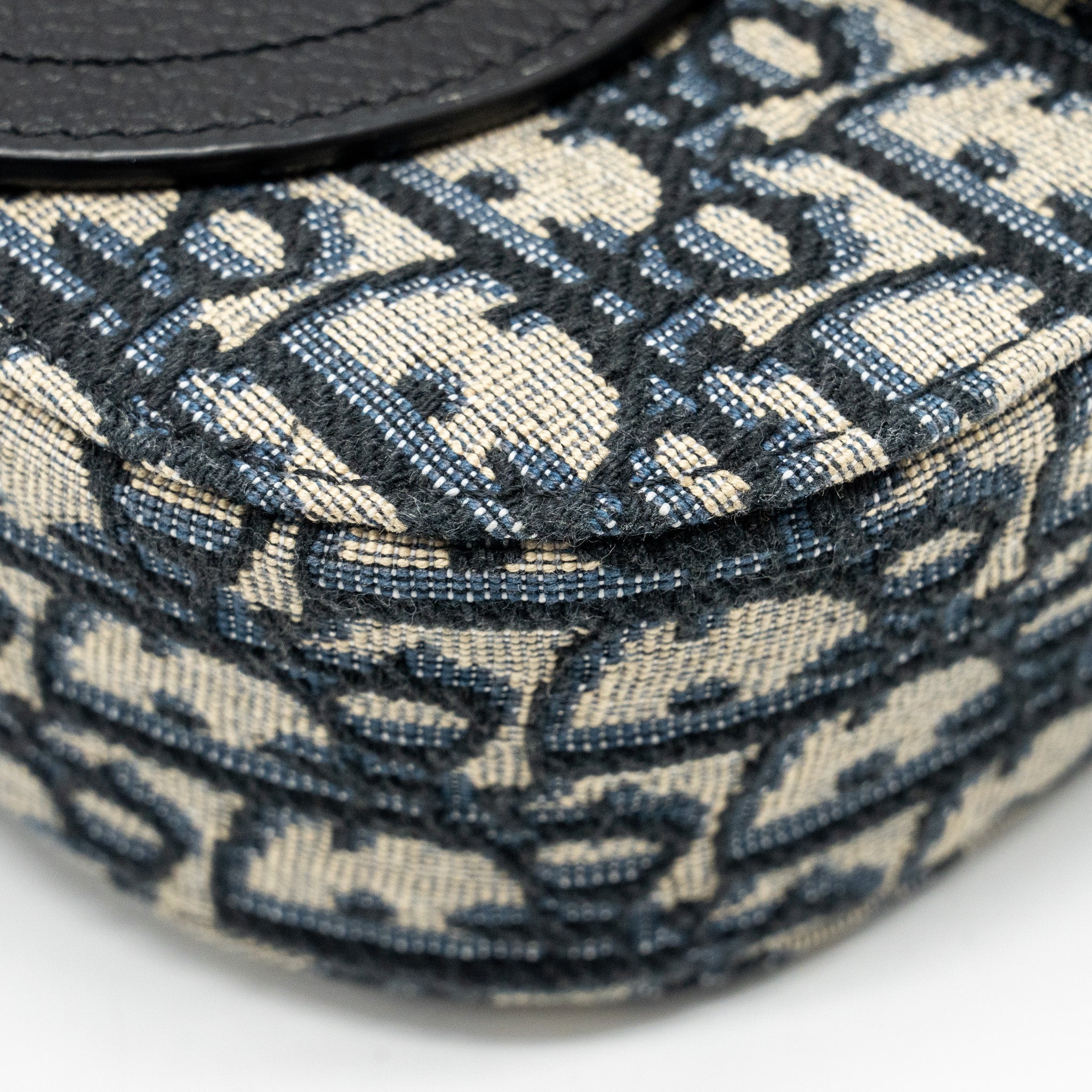 dior-homme-mini-saddle-messenger-bag-with-flap-oblique-jacquard-grained-calfskin-multicolour-hardware