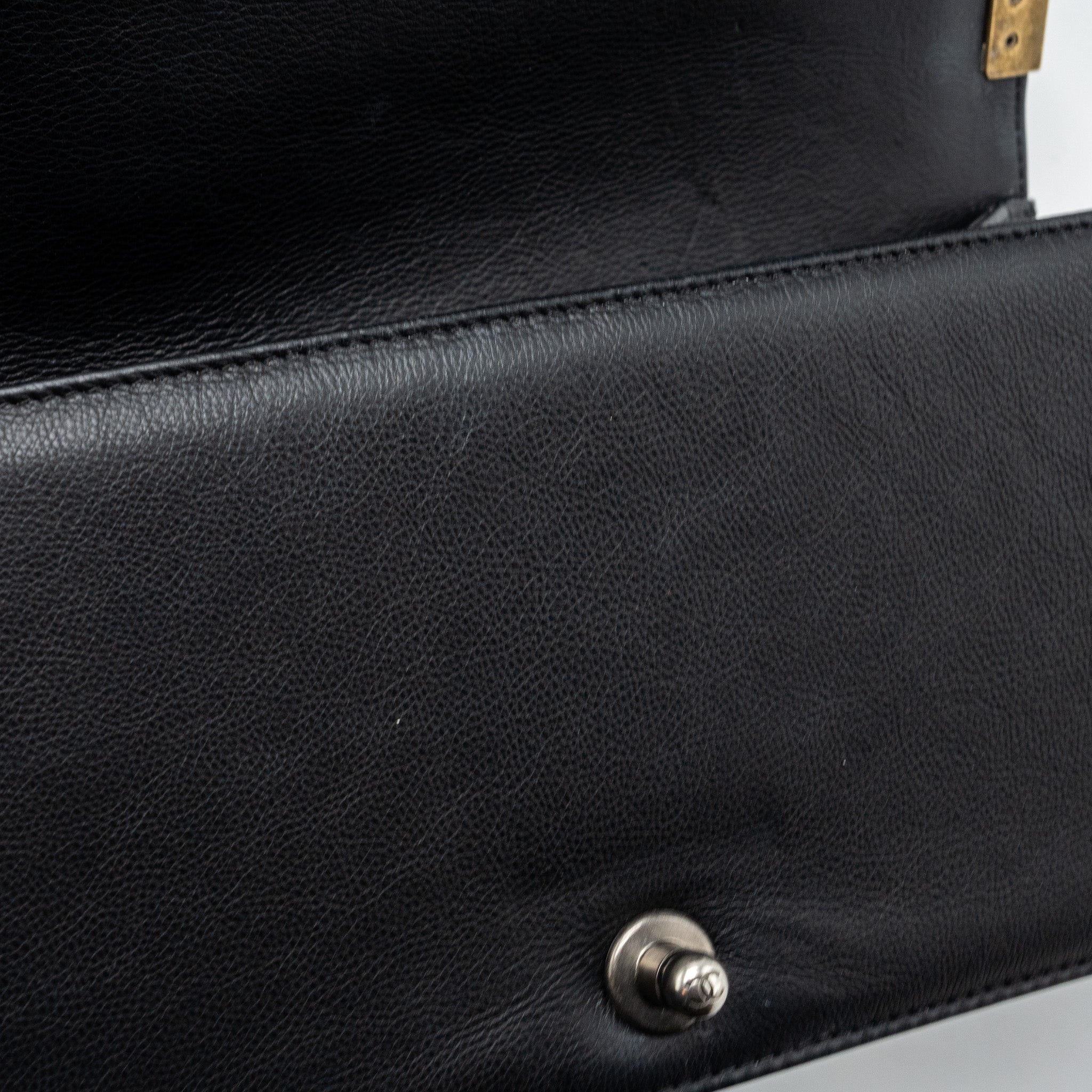 chanel-medium-boy-bag-calfskin-black-multicolor-hardware