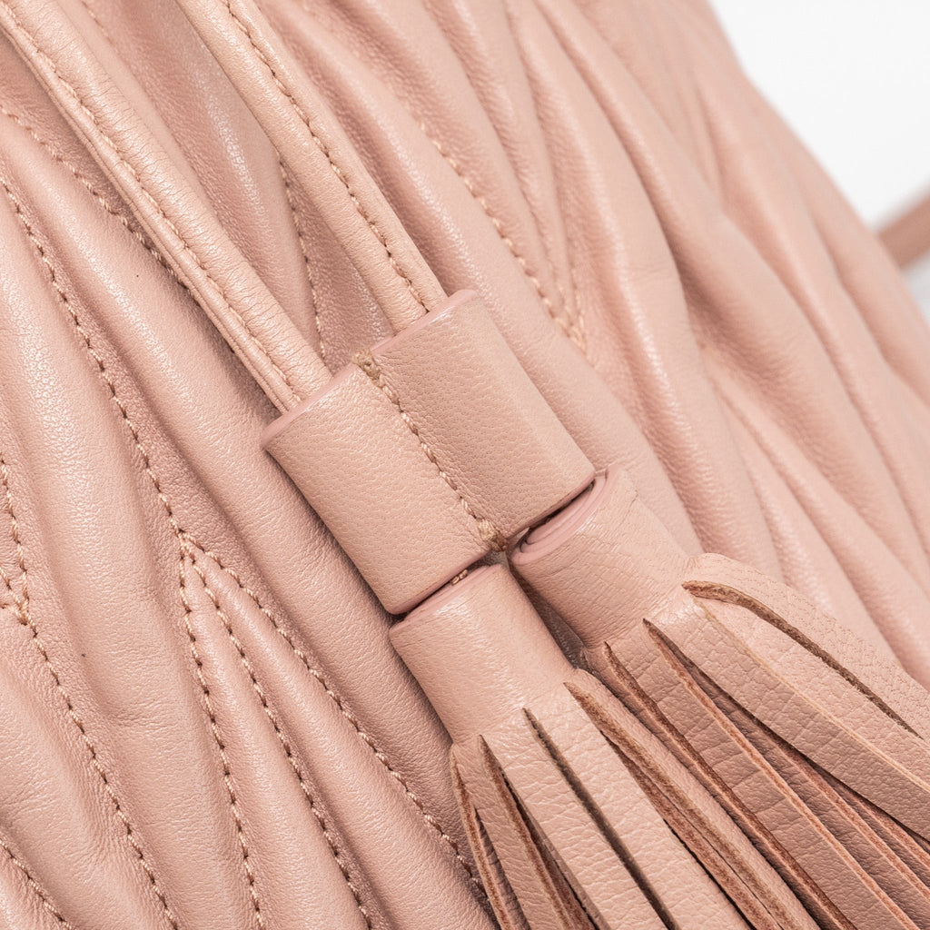 miumiu-matelasse-bucket-bag-napa-leather-pink-ghw