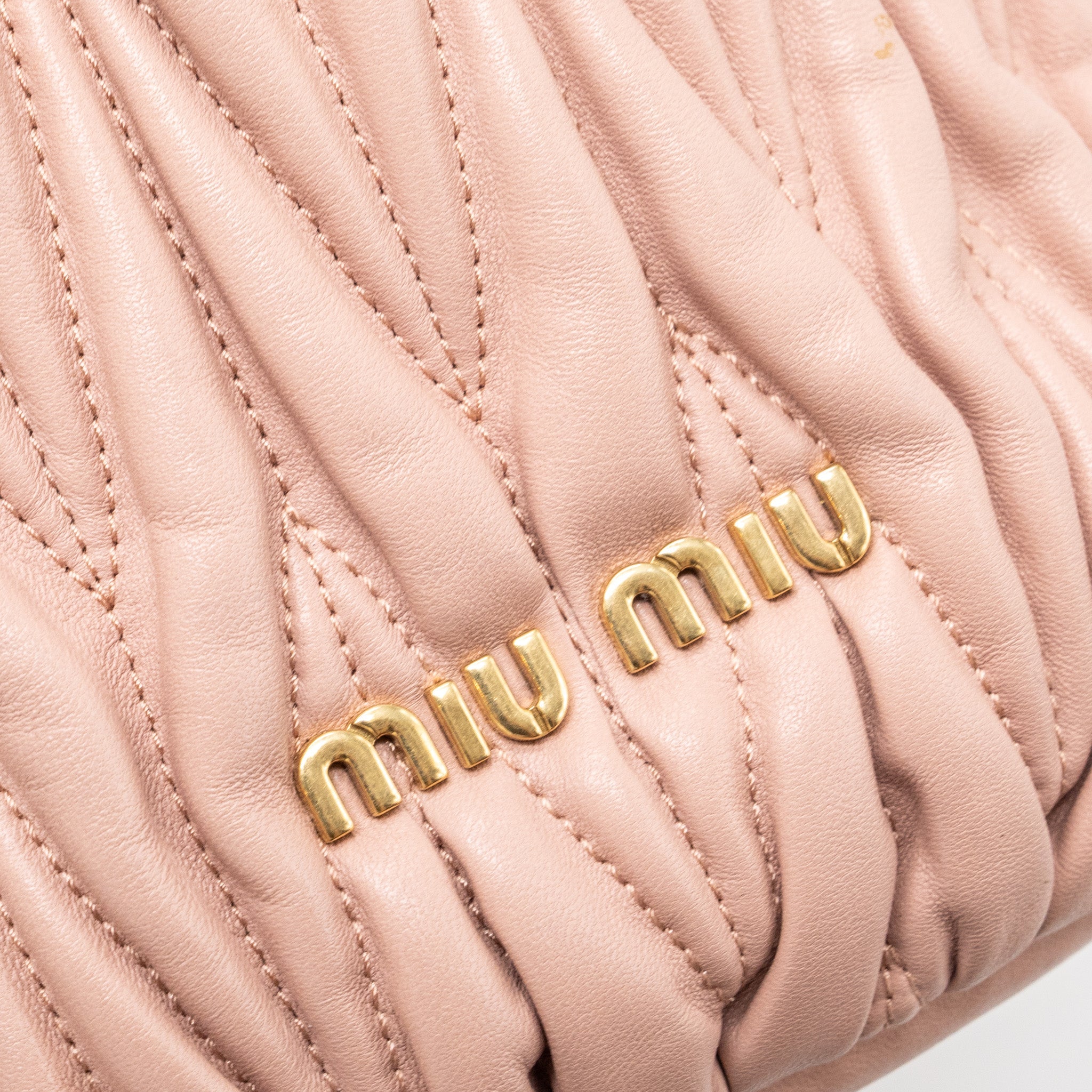 miumiu-matelasse-bucket-bag-napa-leather-pink-ghw