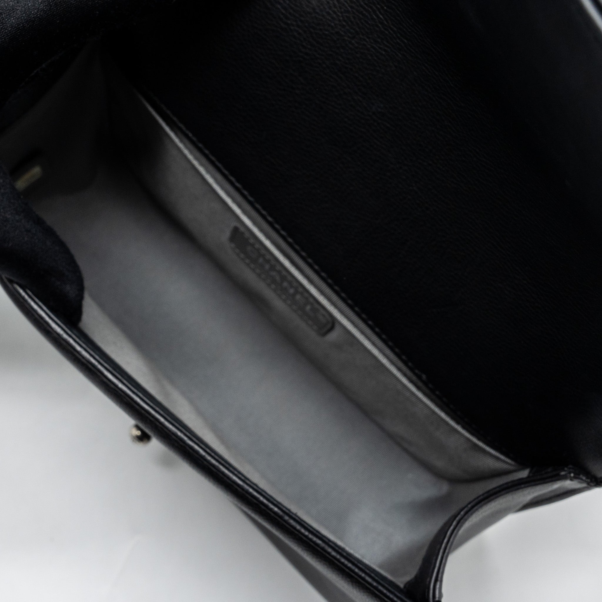 chanel-medium-boy-bag-calfskin-black-multicolor-hardware