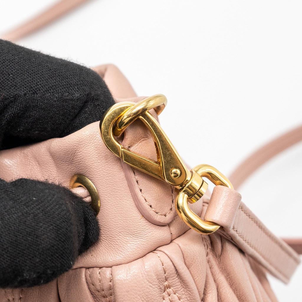 miumiu-matelasse-bucket-bag-napa-leather-pink-ghw