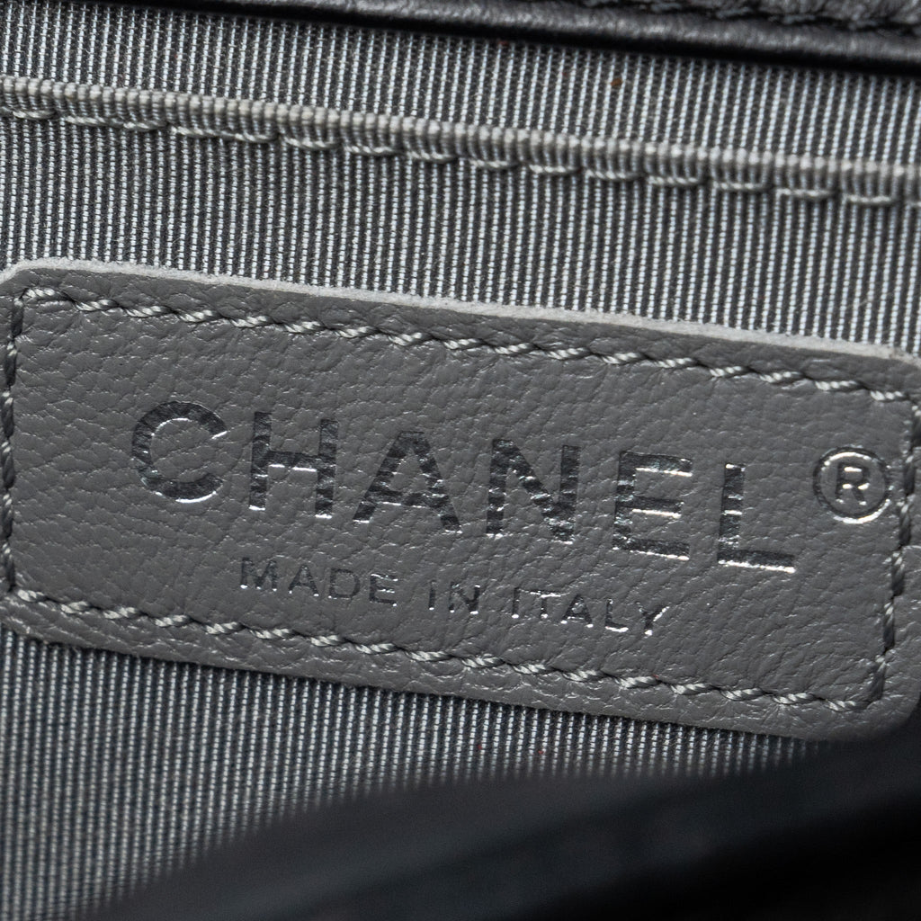 chanel-medium-boy-bag-calfskin-black-multicolor-hardware