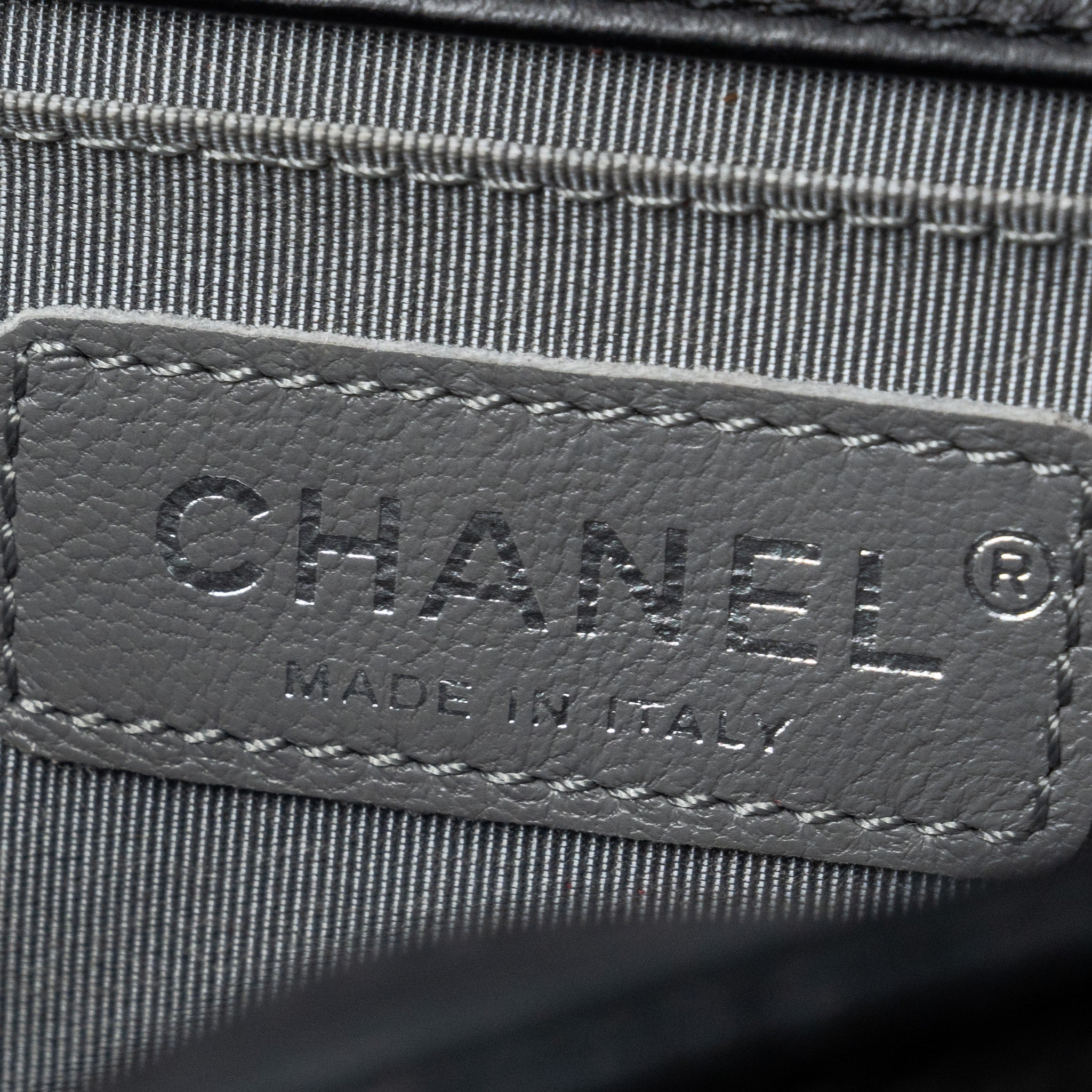chanel-medium-boy-bag-calfskin-black-multicolor-hardware